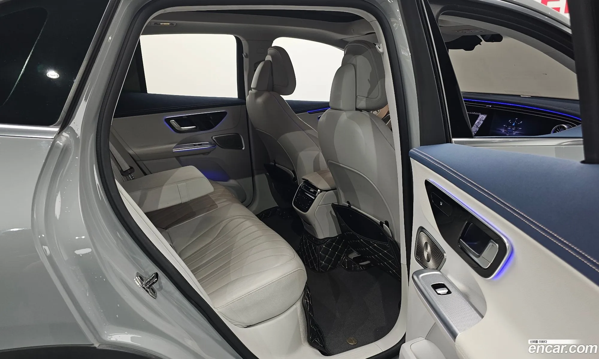Mercedes-Benz EQE SUV X294 2023 — 32