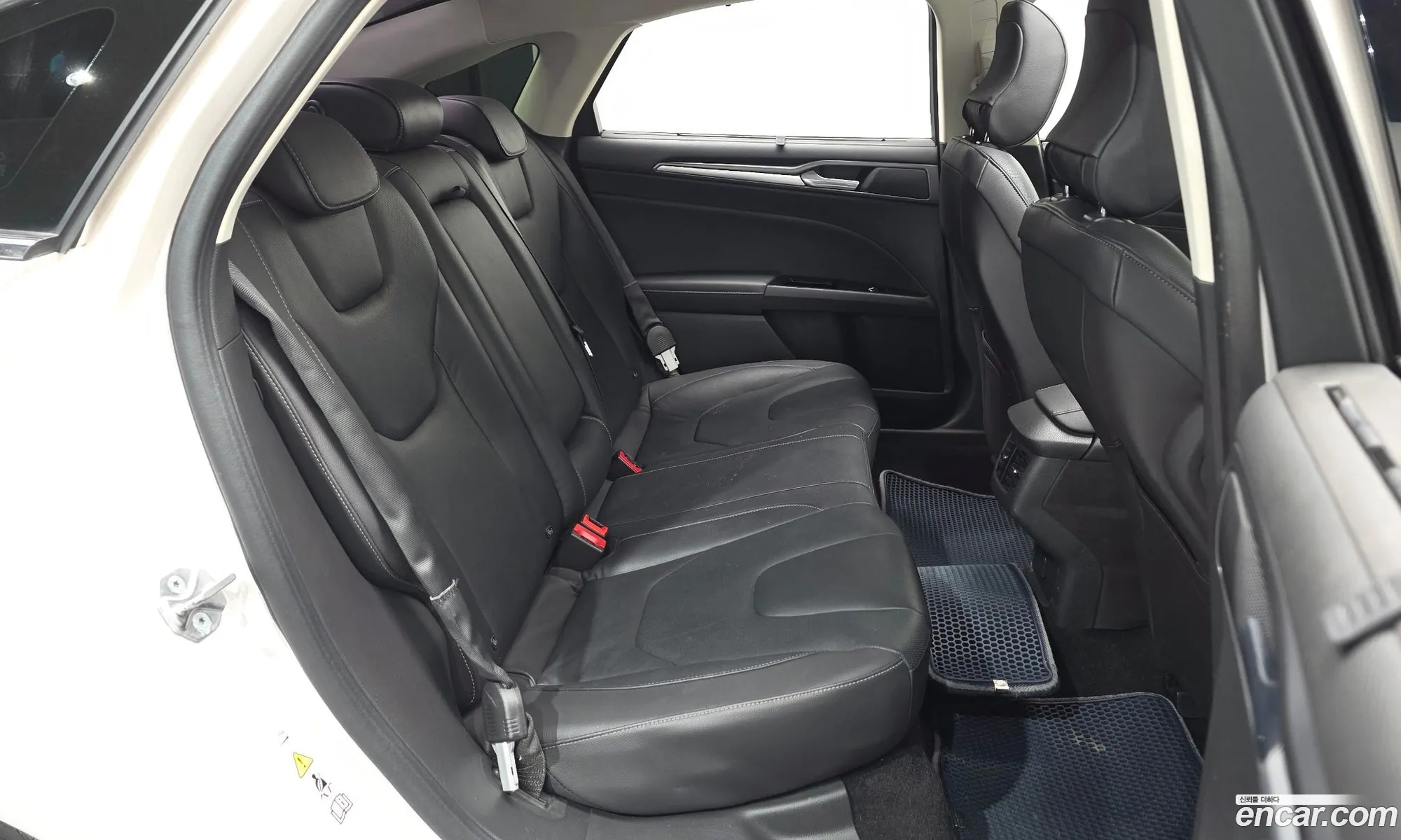 Ford Mondeo 2015 — 12