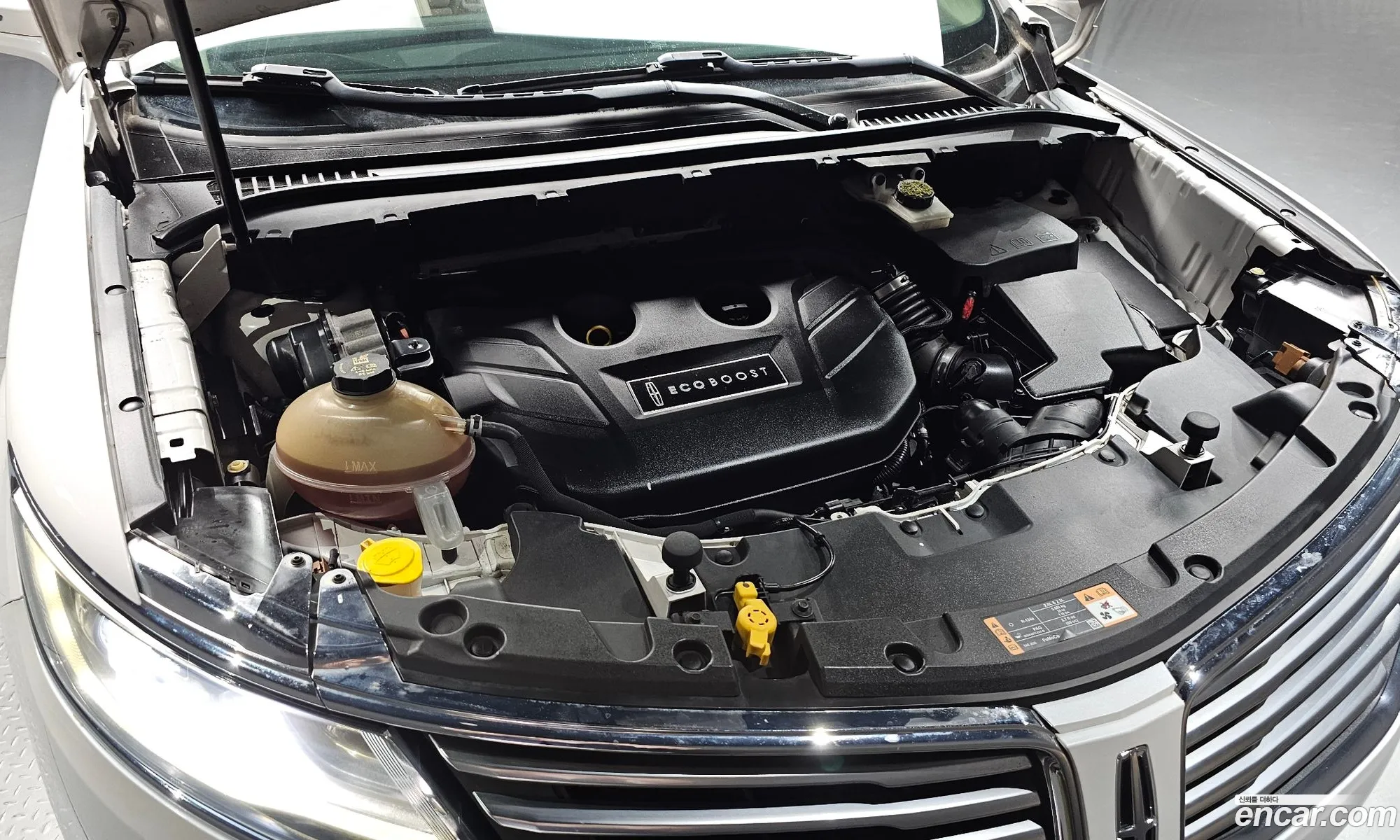 Lincoln MKC 2016 5LMCJ3D93HUL15280 — 16