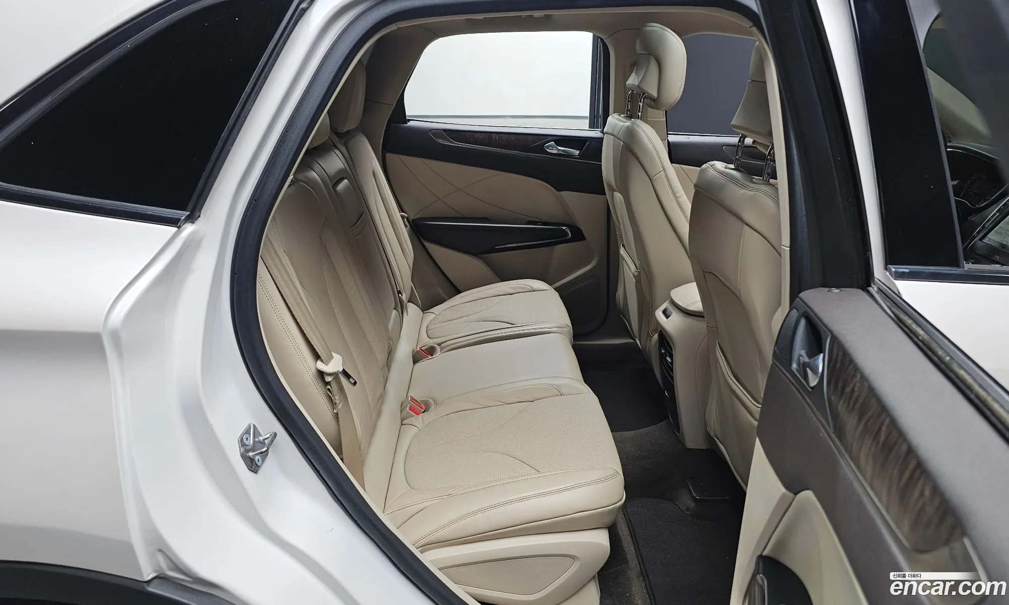 Lincoln MKC 2016 5LMCJ3D93HUL15280 — 15