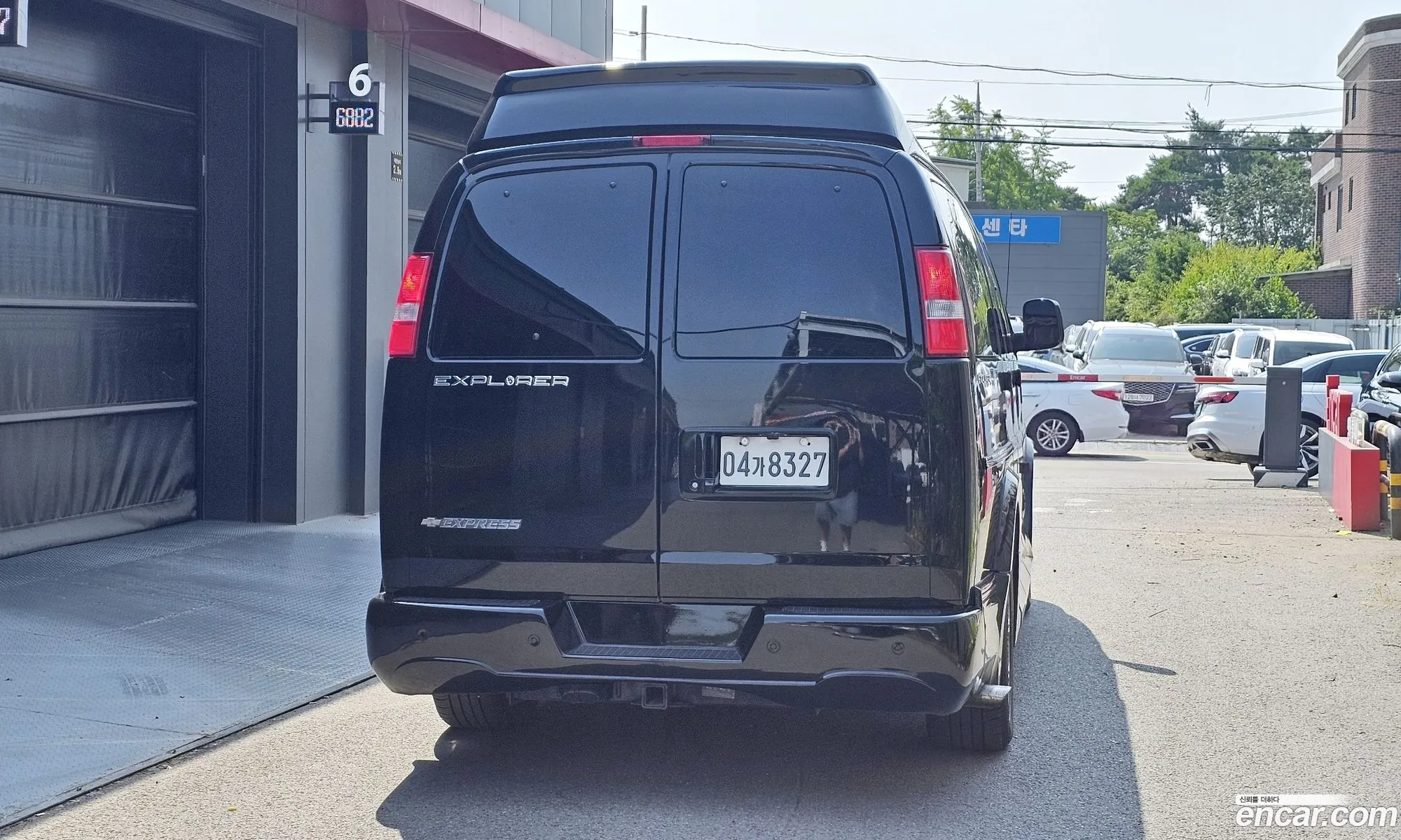 Chevrolet Express Van 2018 1GCWGAFG0J1160522 — 8