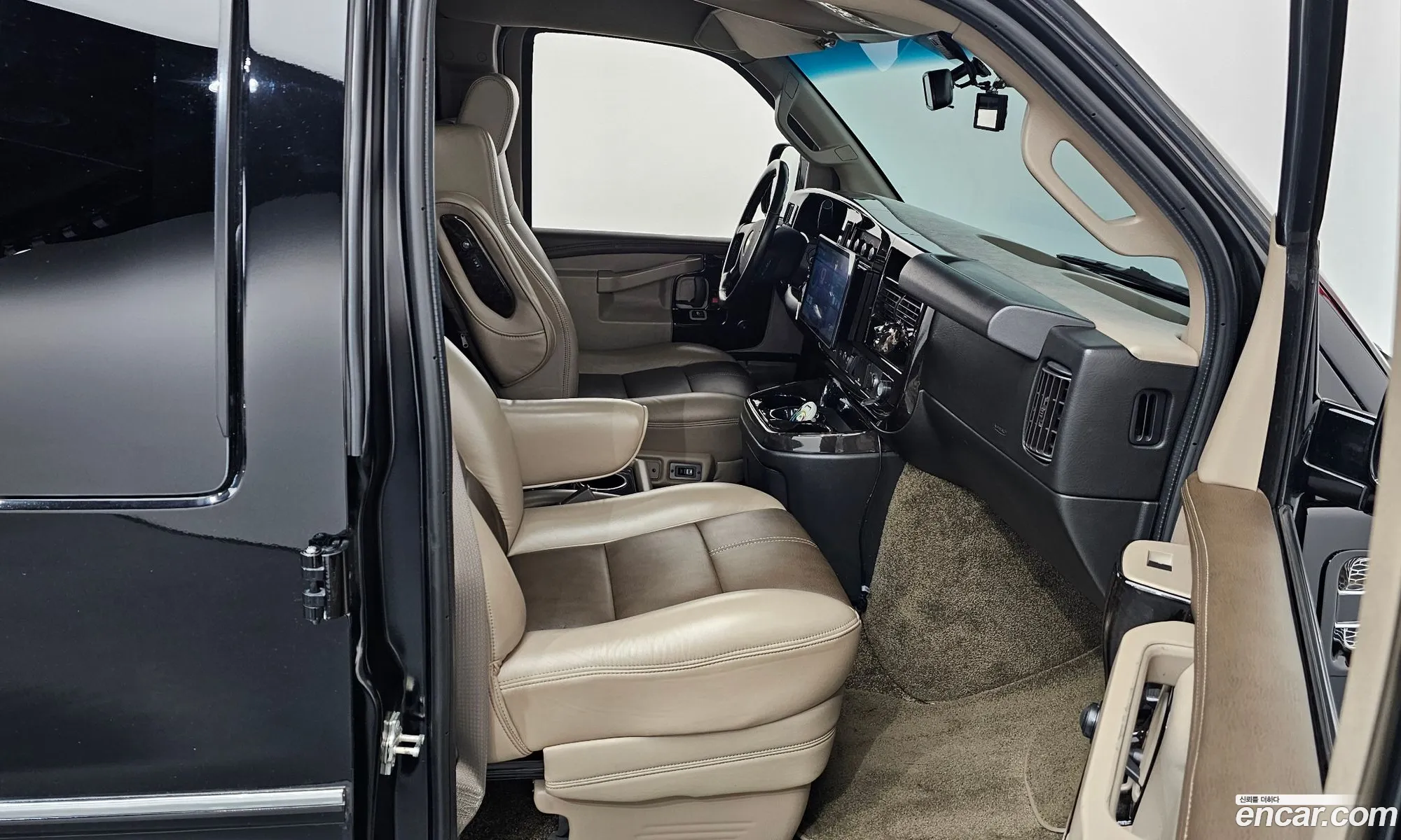 Chevrolet Express Van 2018 1GCWGAFG0J1160522 — 17