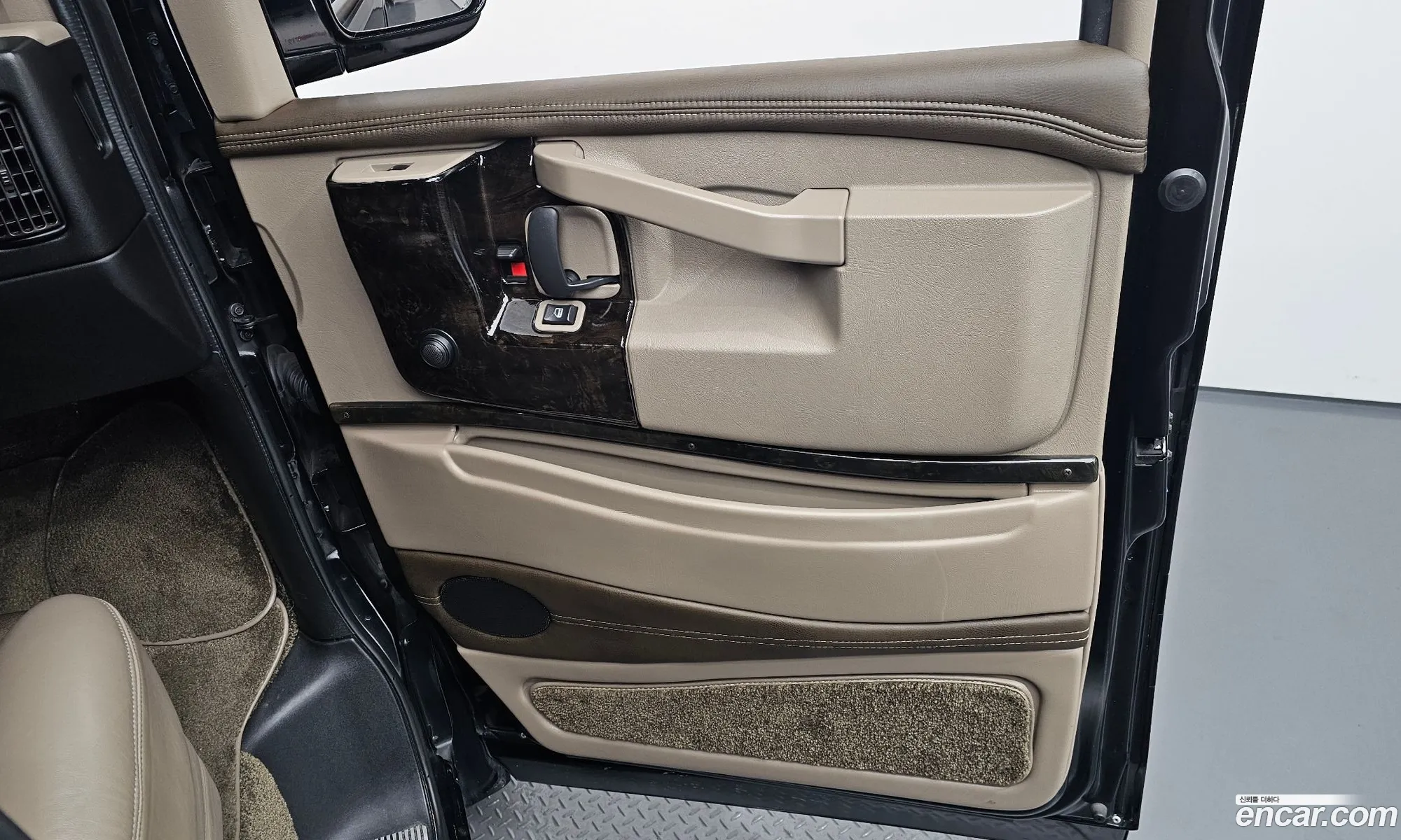 Chevrolet Express Van 2018 1GCWGAFG0J1160522 — 13