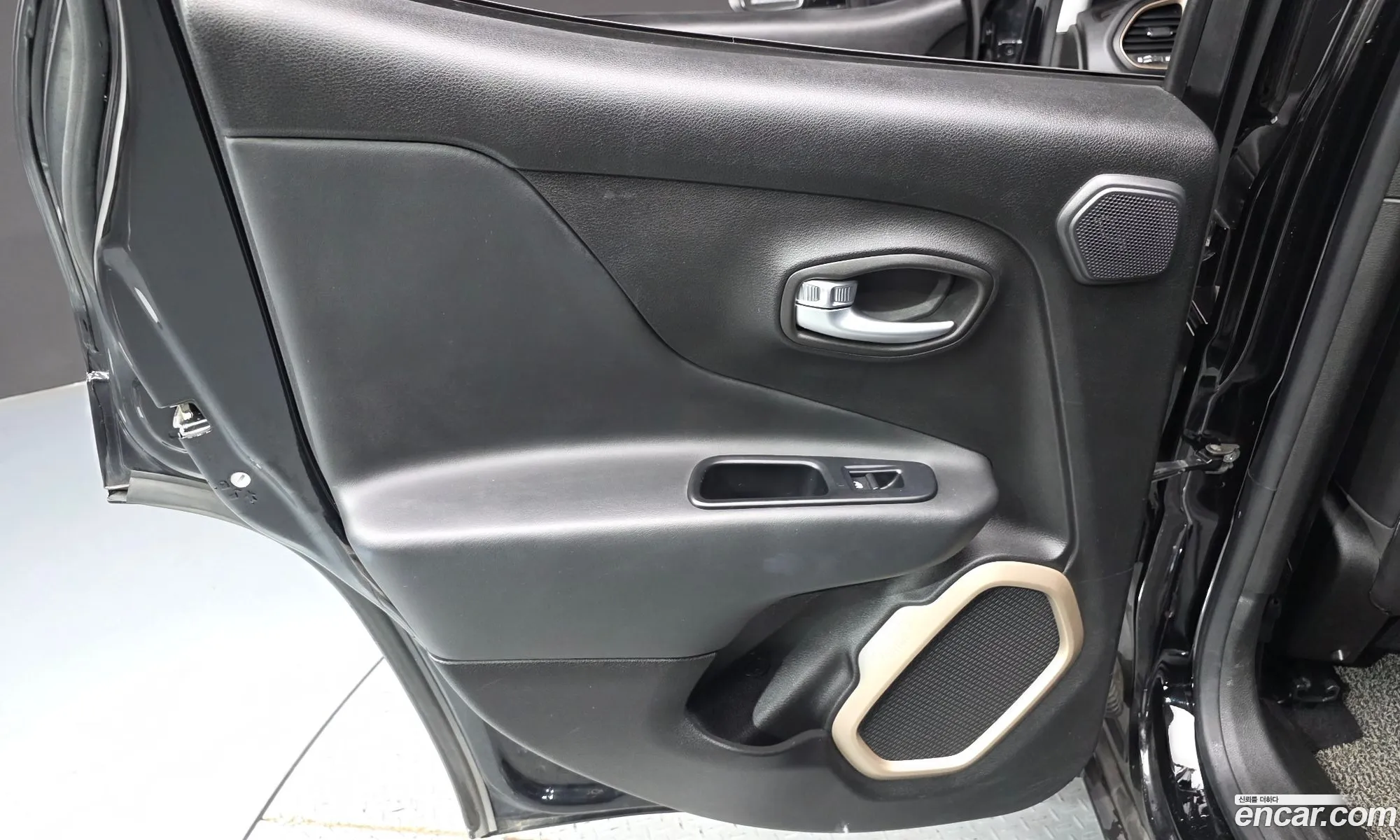 Jeep Renegade 2017 1C4BU0000HPG41377 — 17