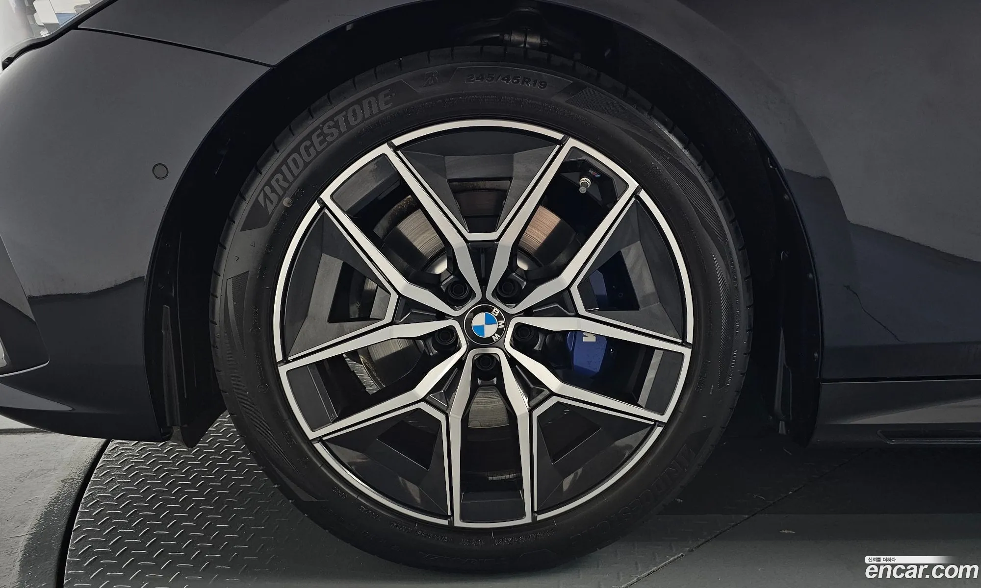 BMW 5 Series 2024 WBA21FJ03RCR75009 — 33