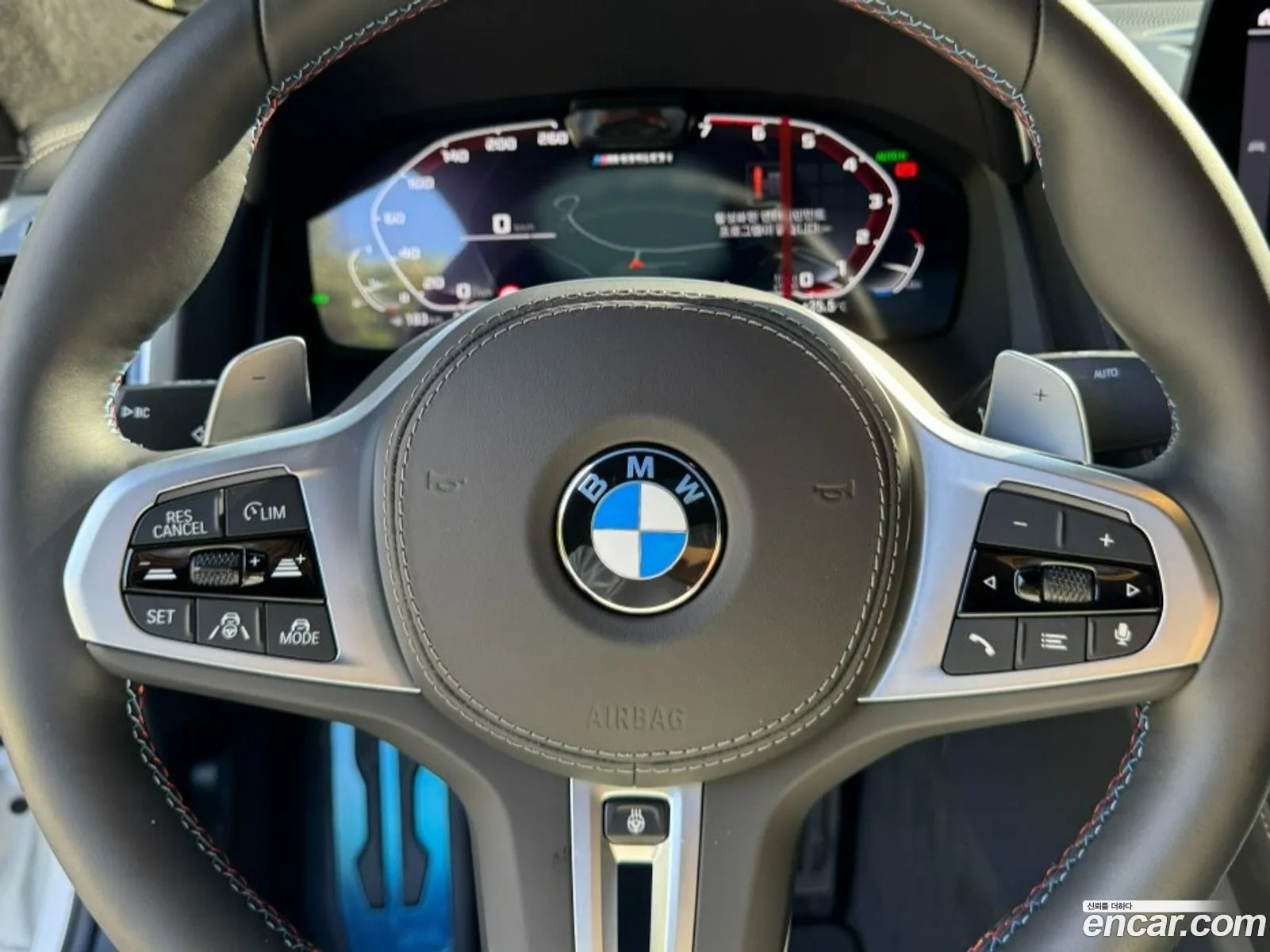 BMW 8 Series 2025 — 18