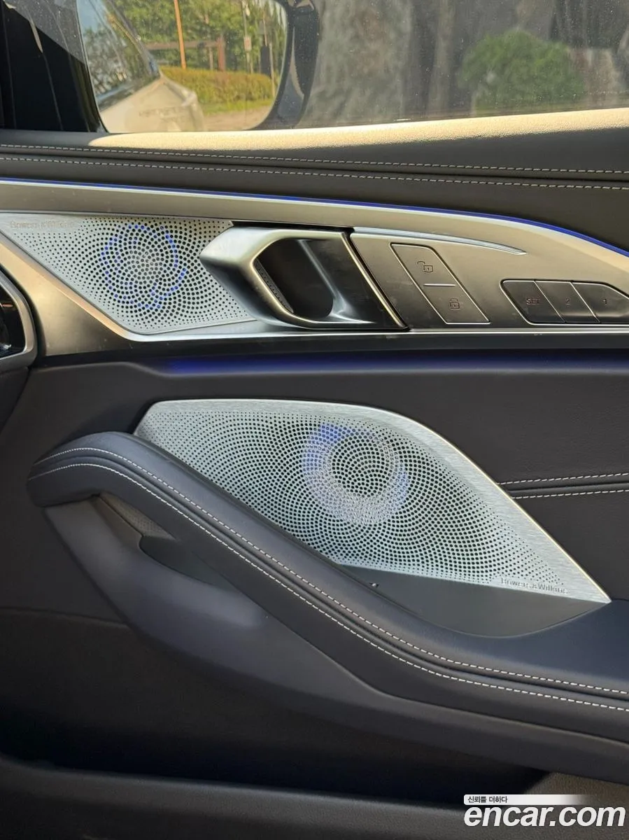BMW 8 Series 2025 — 16