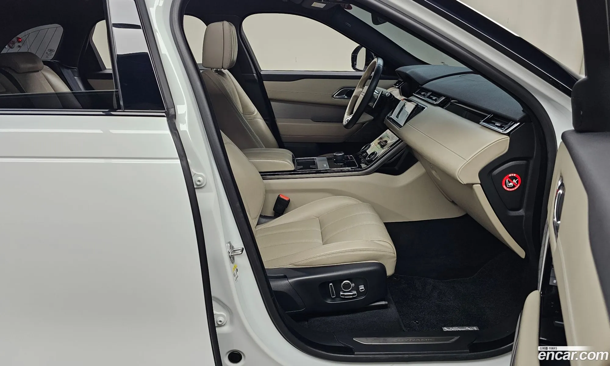 Land Rover Range Rover Velar 2018 — 27