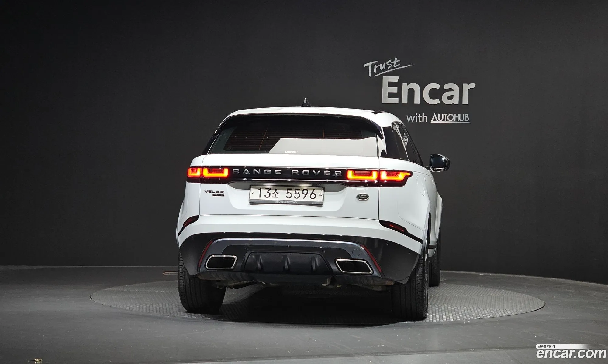 Land Rover Range Rover Velar 2018 — 11
