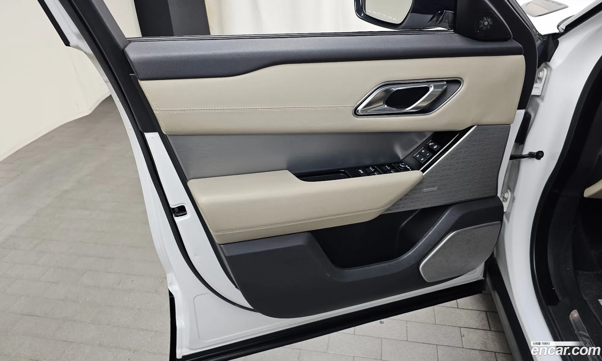 Land Rover Range Rover Velar 2018 — 34