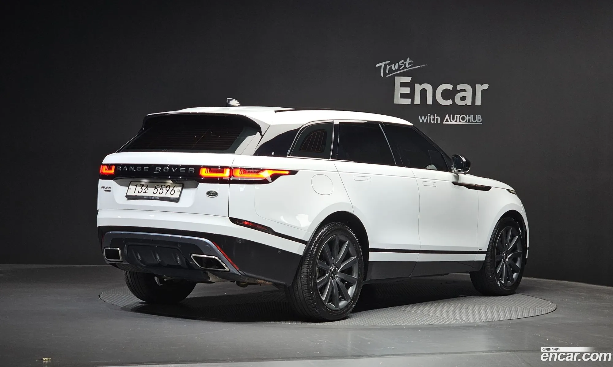 Land Rover Range Rover Velar 2018 — 13
