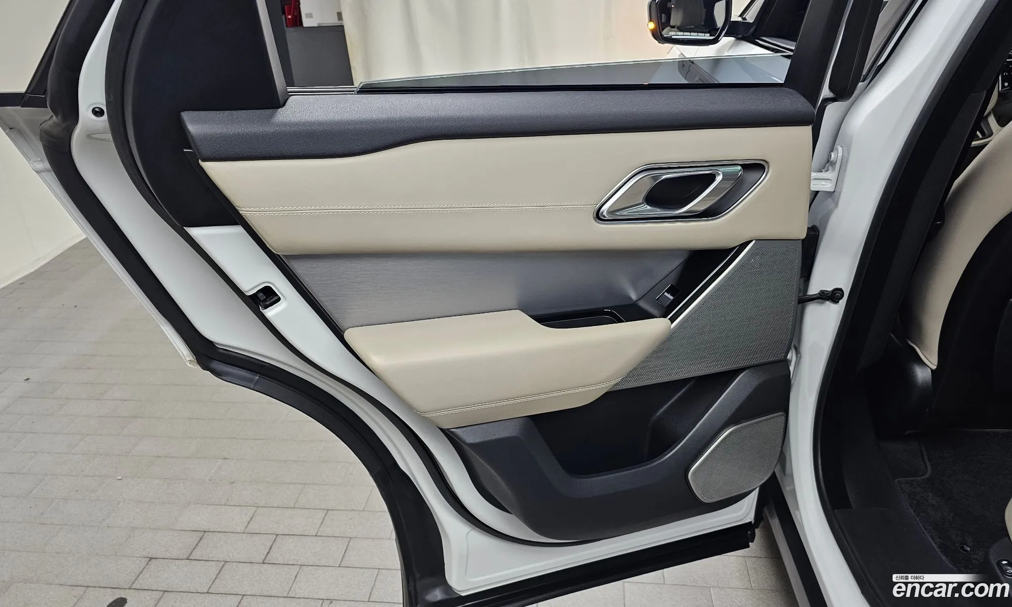 Land Rover Range Rover Velar 2018 — 30