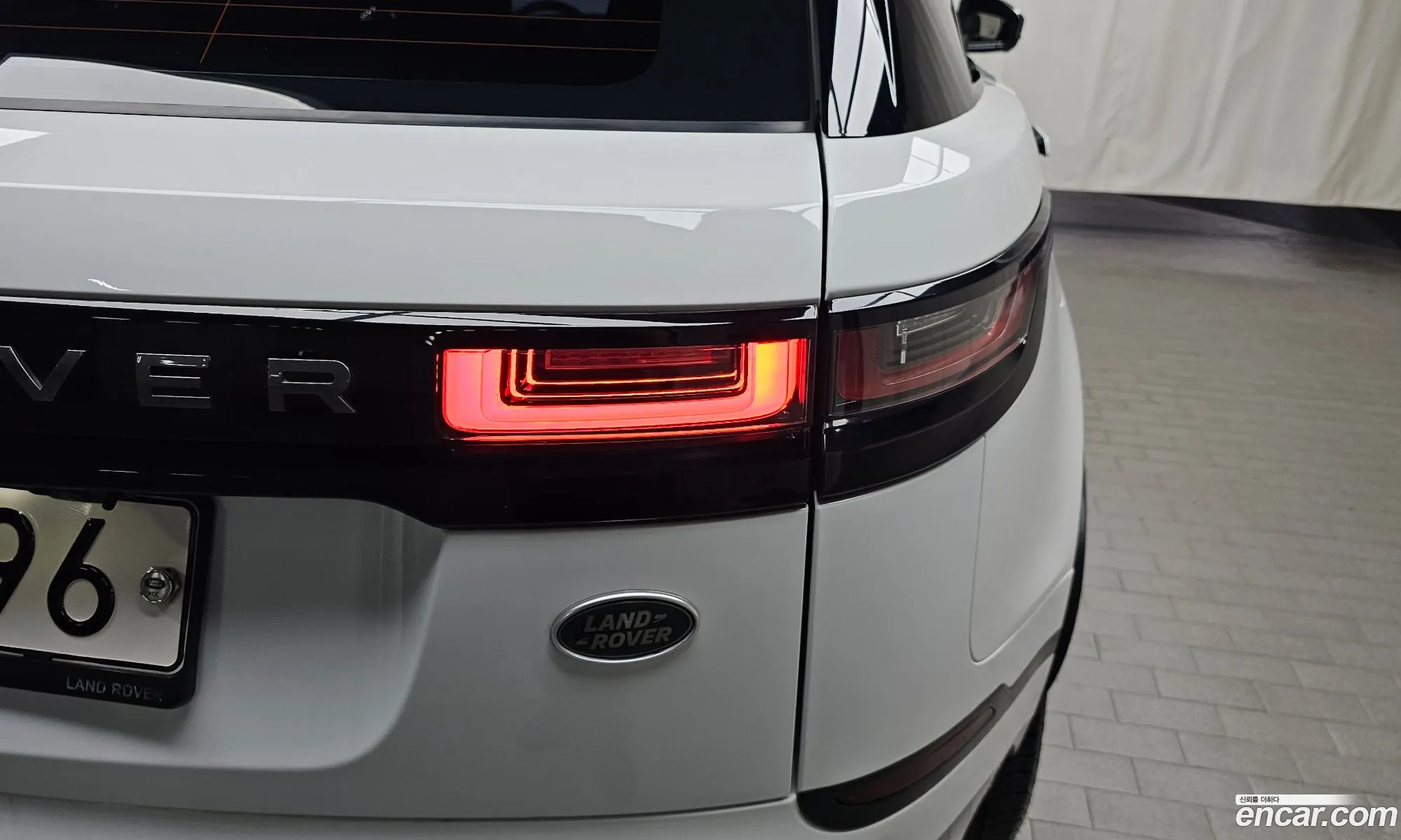 Land Rover Range Rover Velar 2018 — 25