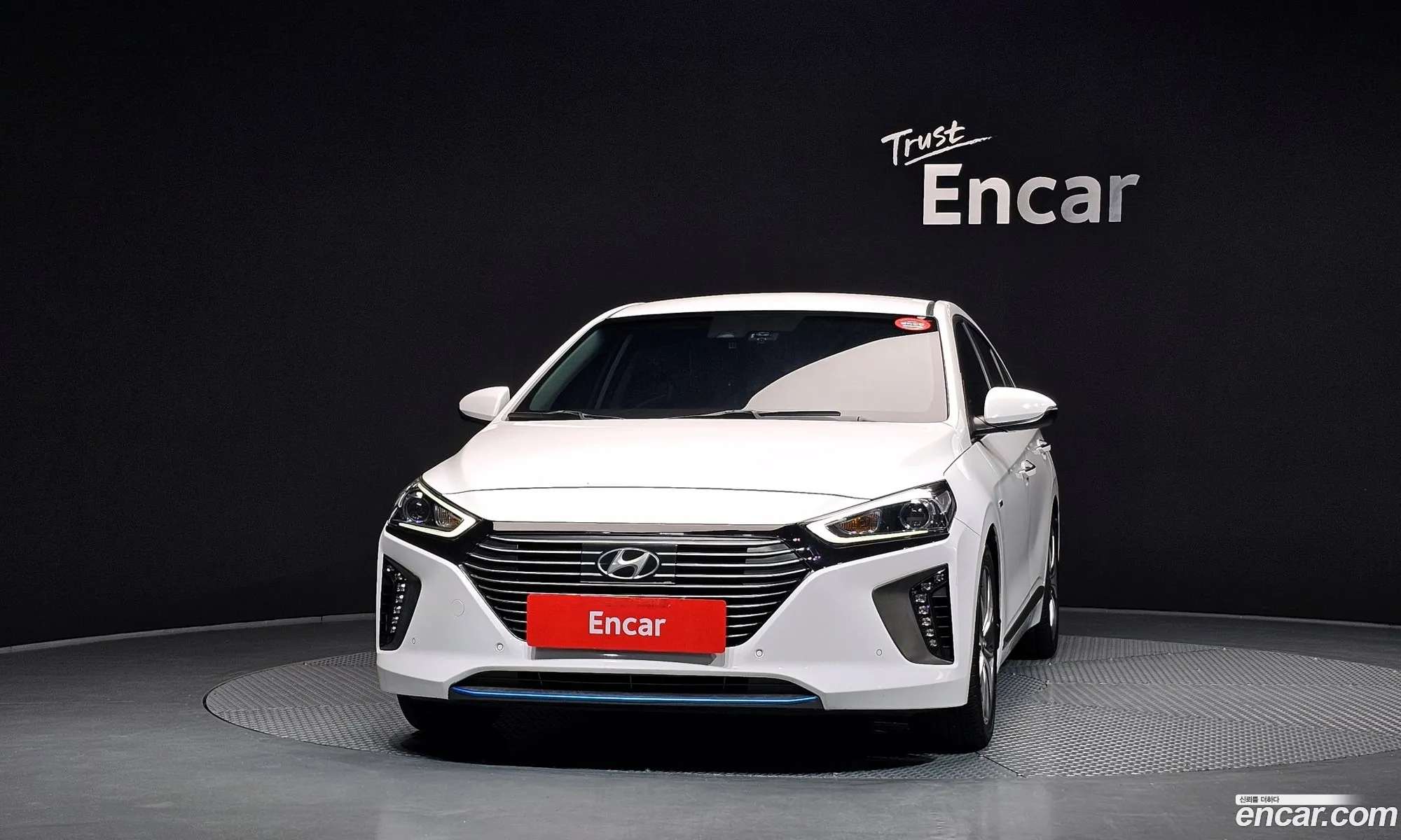 Hyundai Ioniq Hybrid 2016 — 3