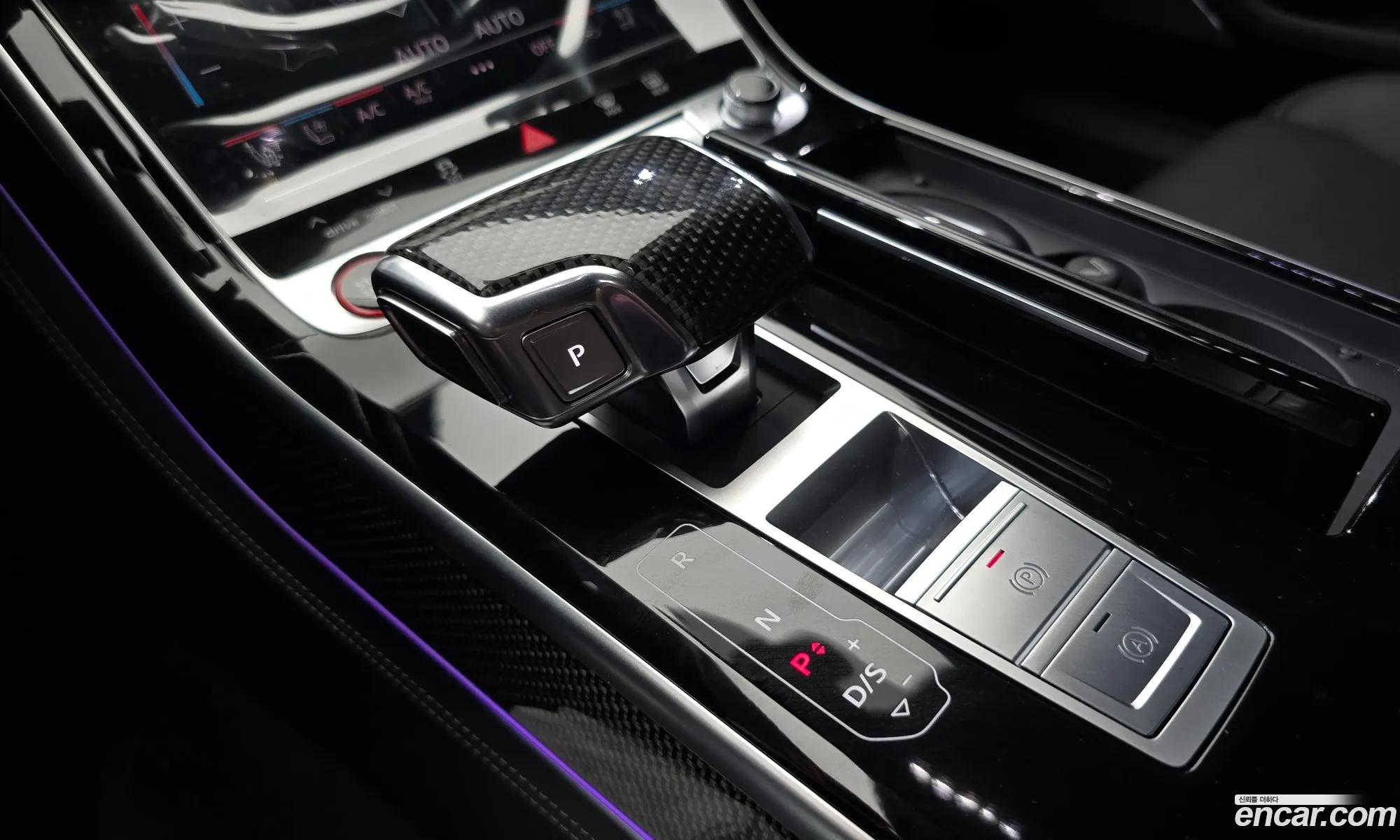 Audi S8 2025 WAUZZZF86SN011117 — 8