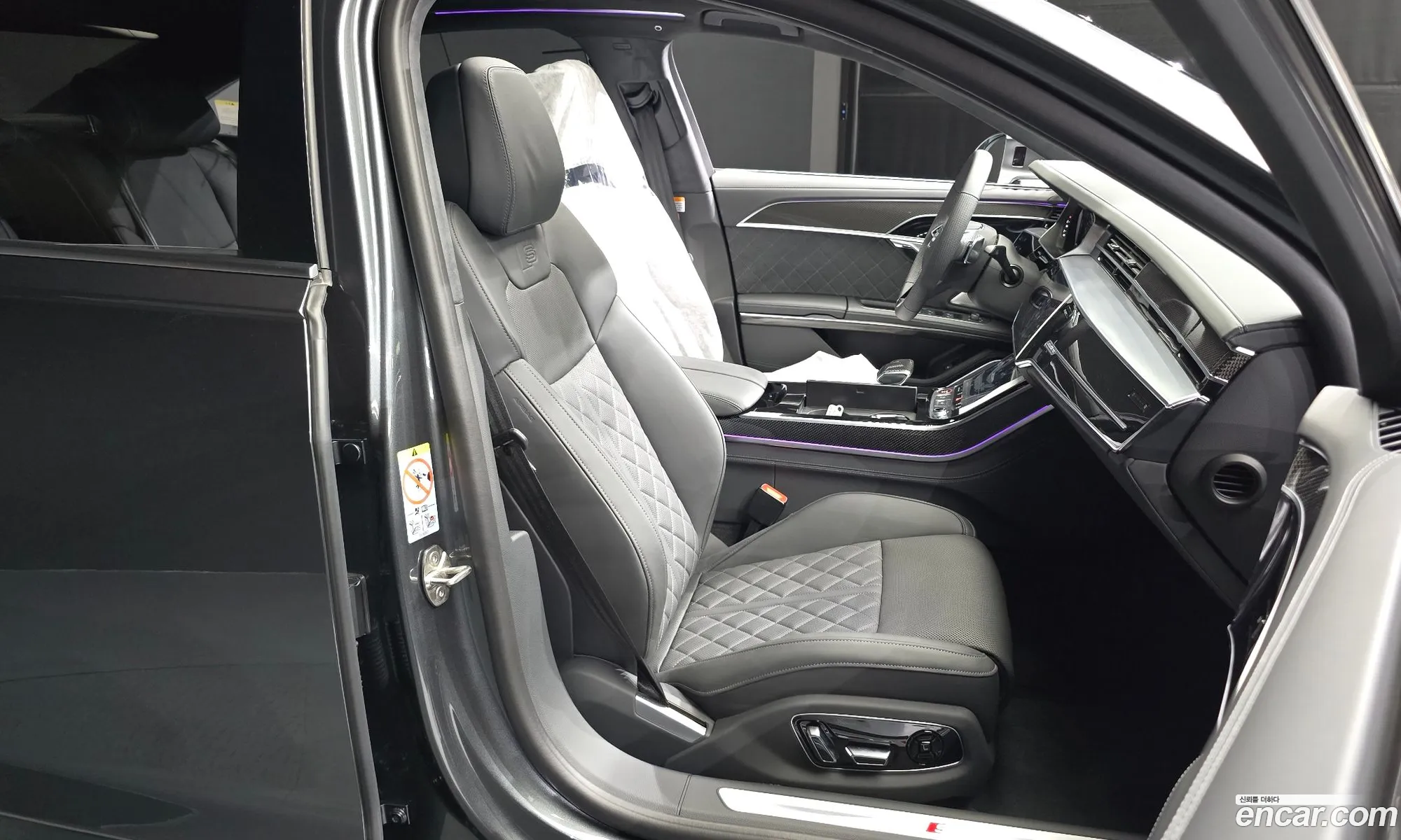 Audi S8 2025 WAUZZZF86SN011117 — 3