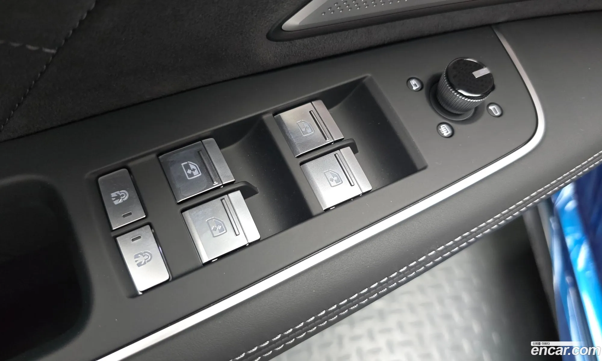 Audi S8 2025 WAUZZZF87SN011627 — 9