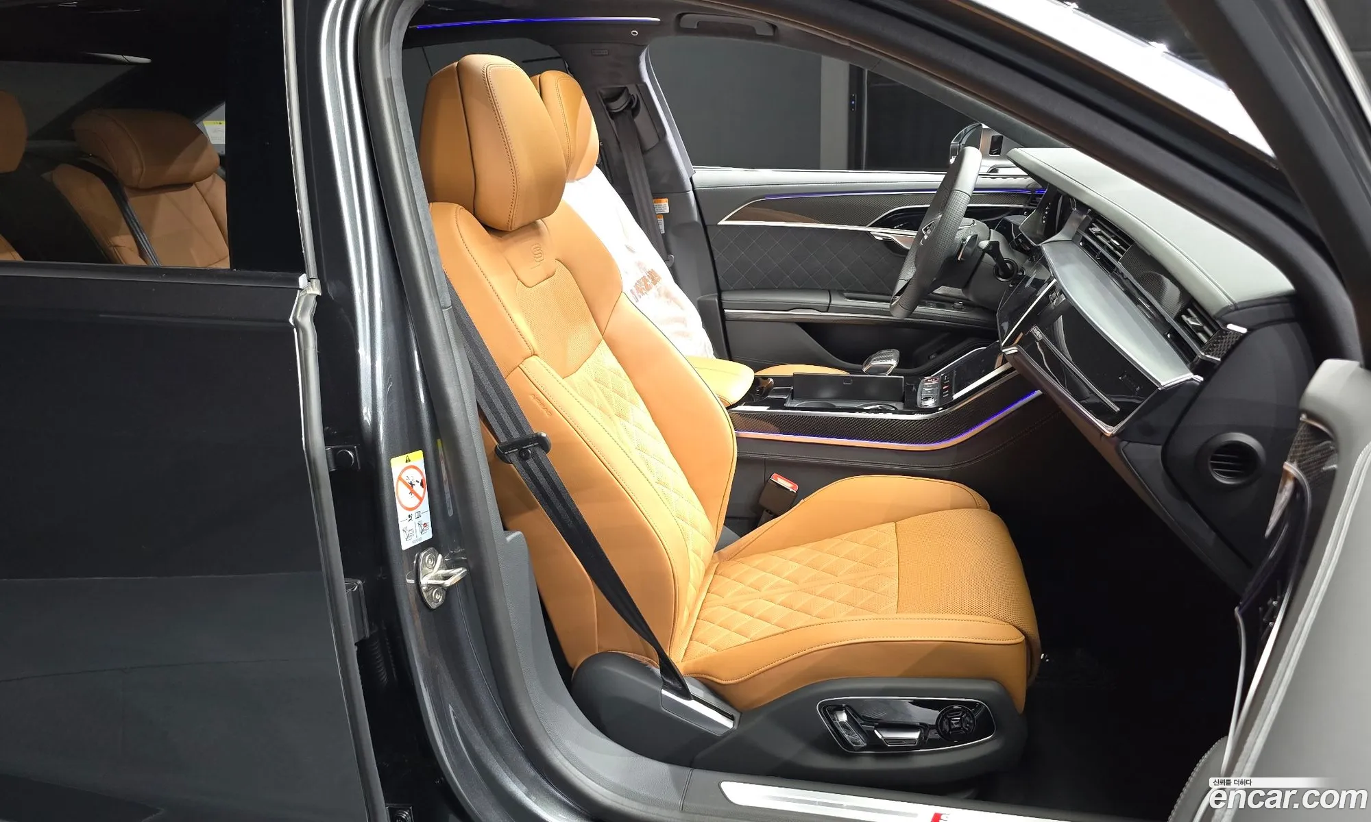 Audi S8 2025 WAUZZZF87SN011627 — 19