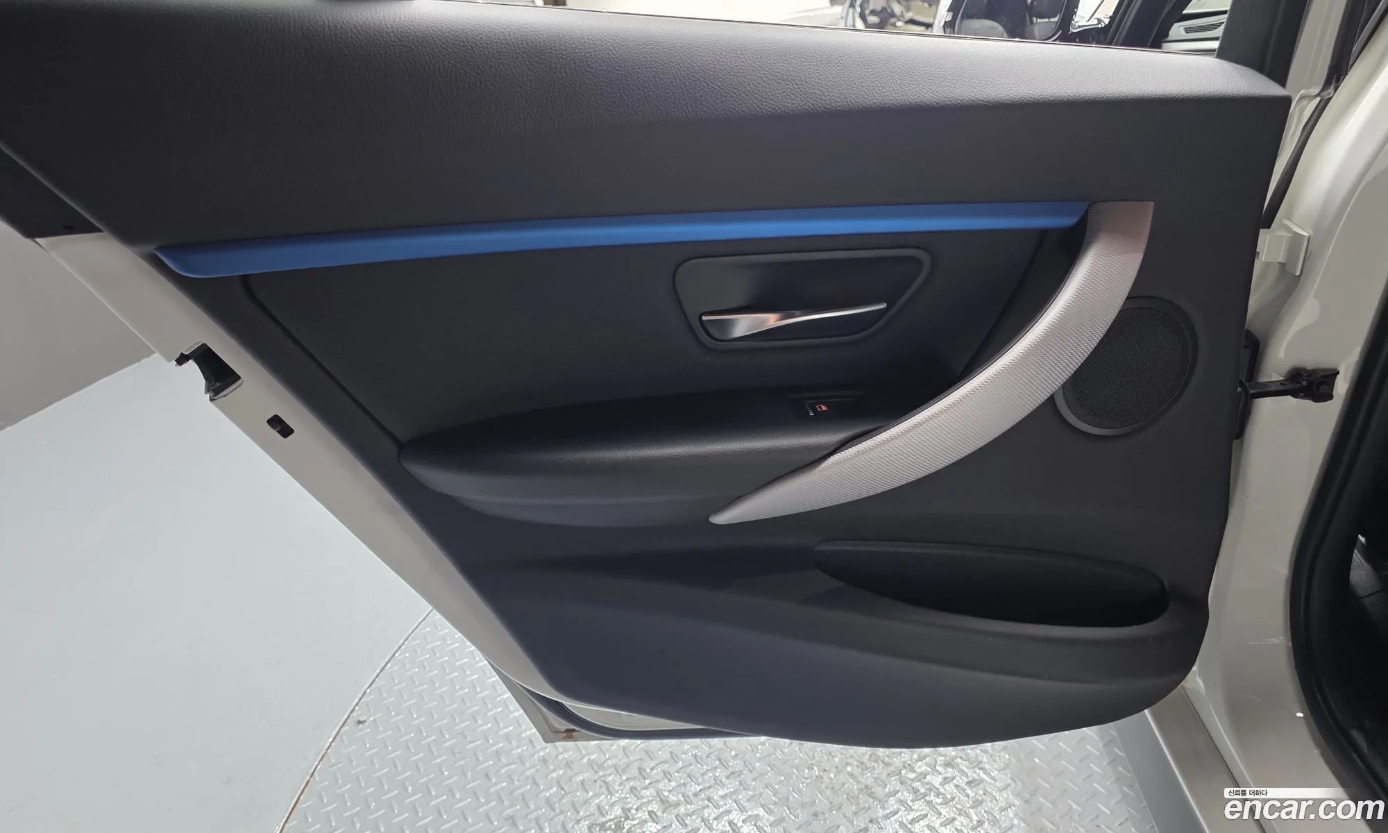 BMW 3 Series 2017 — 16
