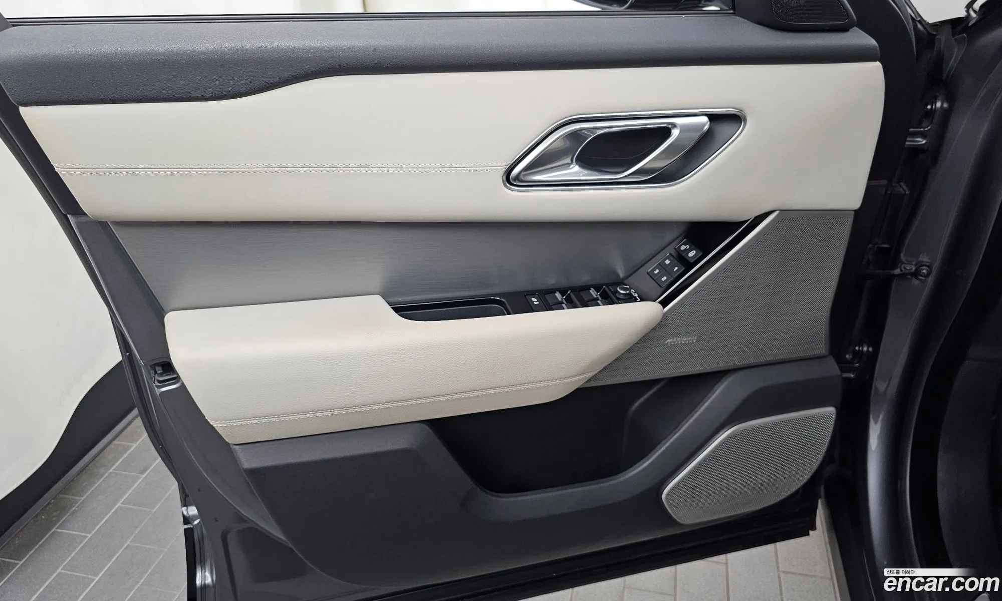 Land Rover Range Rover Velar 2018 — 25