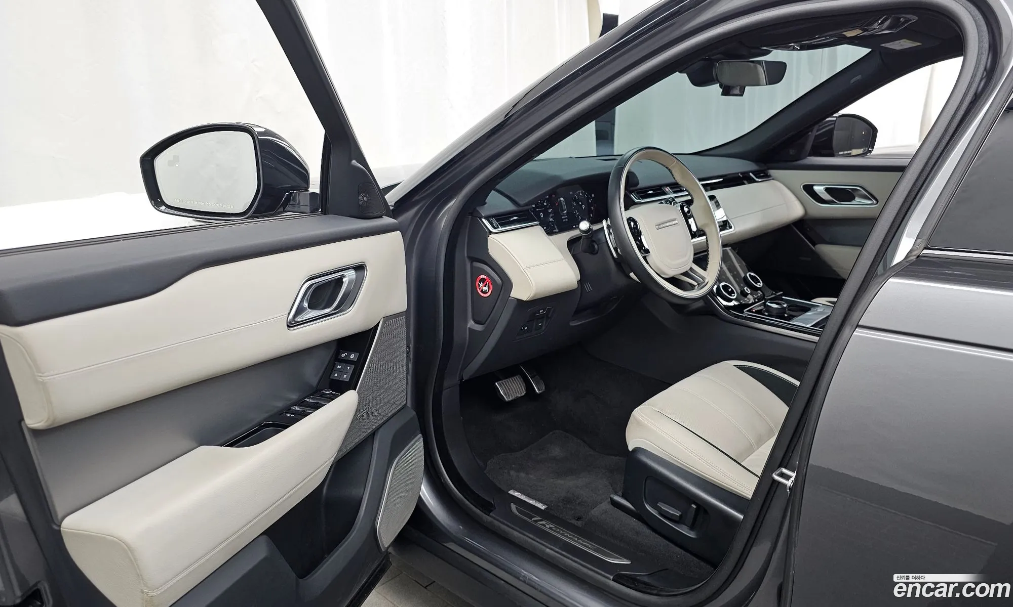 Land Rover Range Rover Velar 2018 — 3