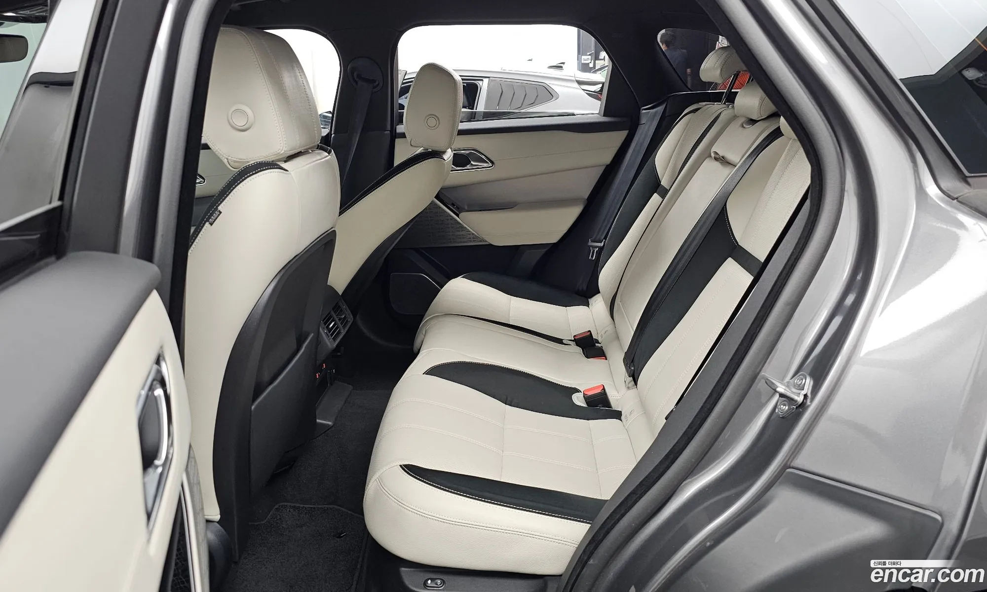 Land Rover Range Rover Velar 2018 — 33