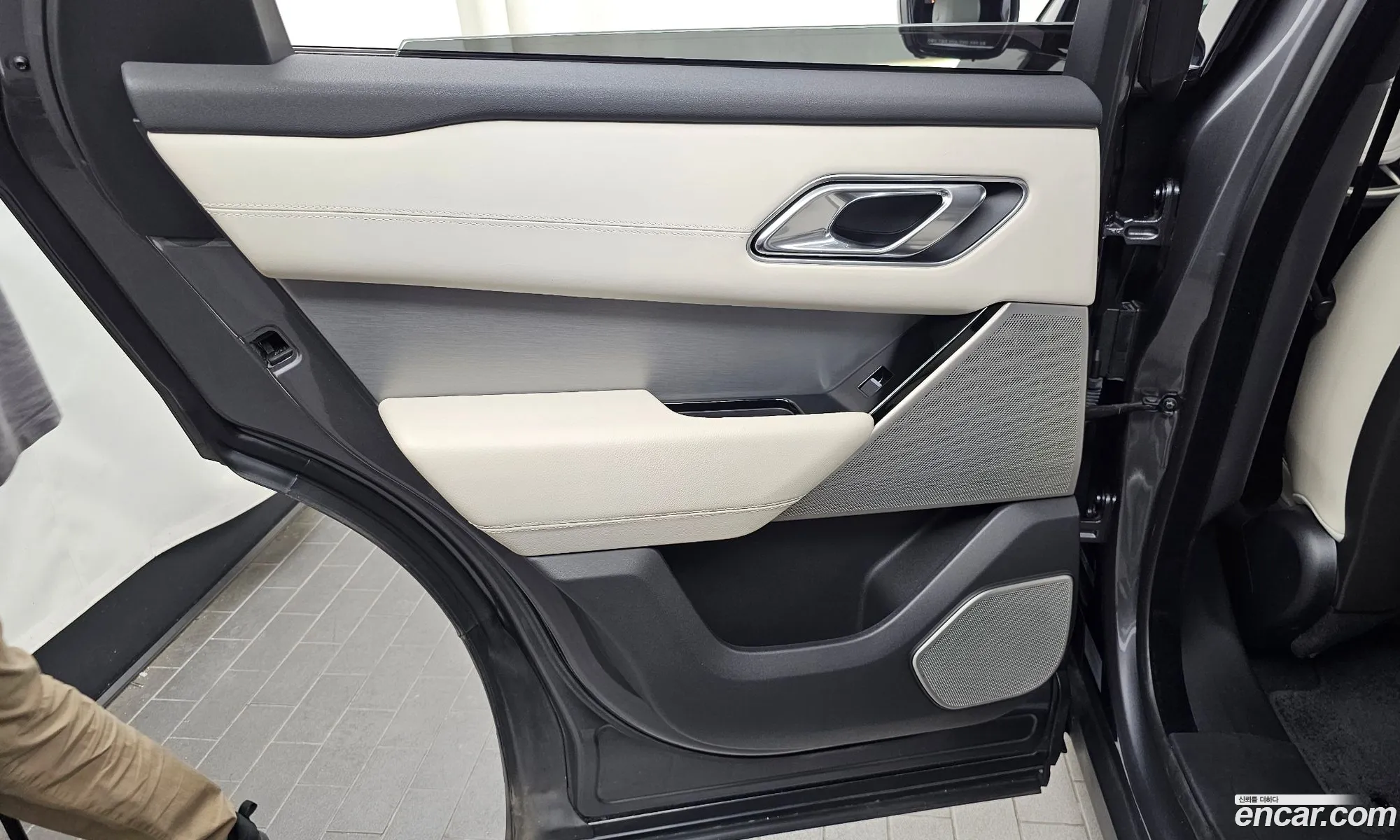 Land Rover Range Rover Velar 2018 — 11