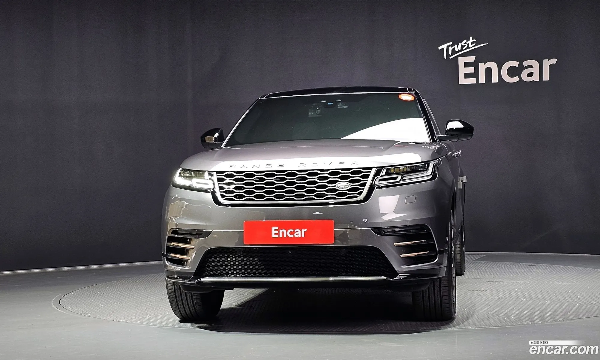Land Rover Range Rover Velar 2018 — 12