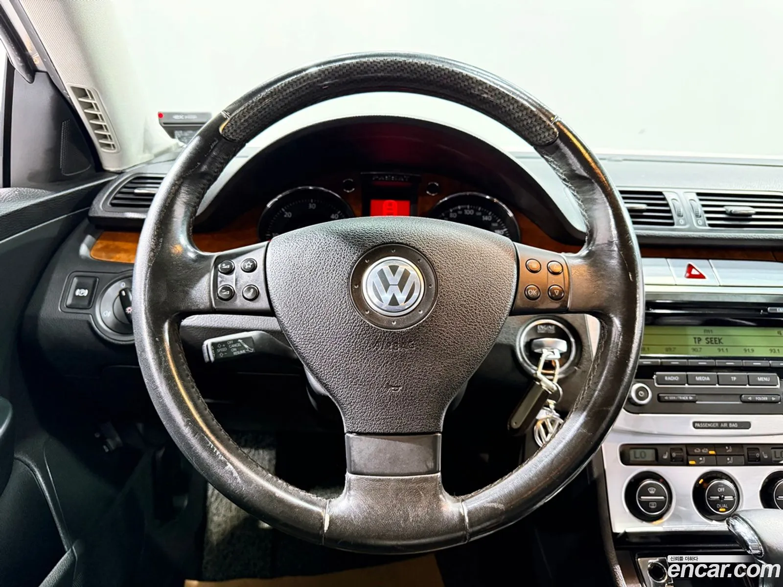 Volkswagen Passat 2009 — 18