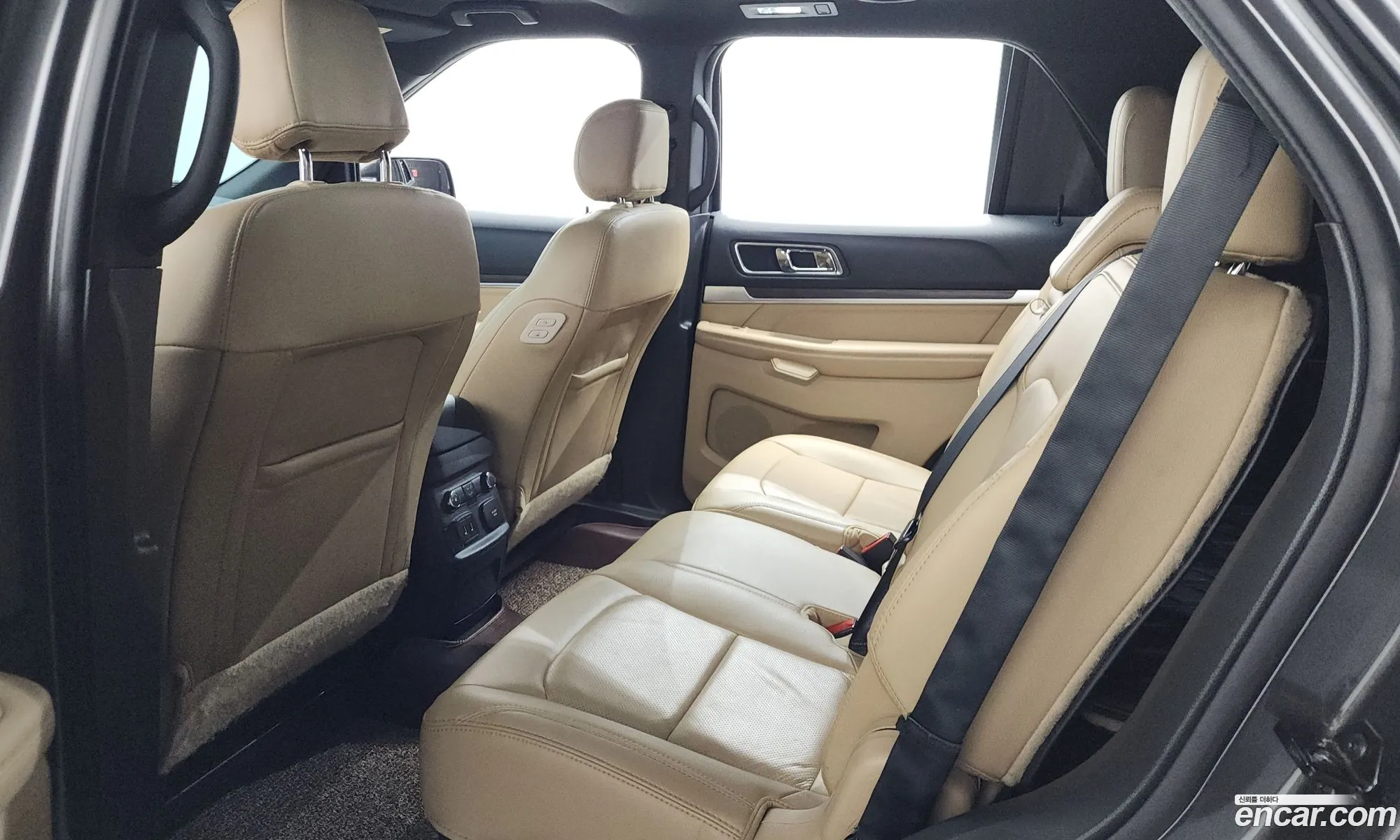 Ford Explorer 2017 1FM5K8F82HGC72026 — 3