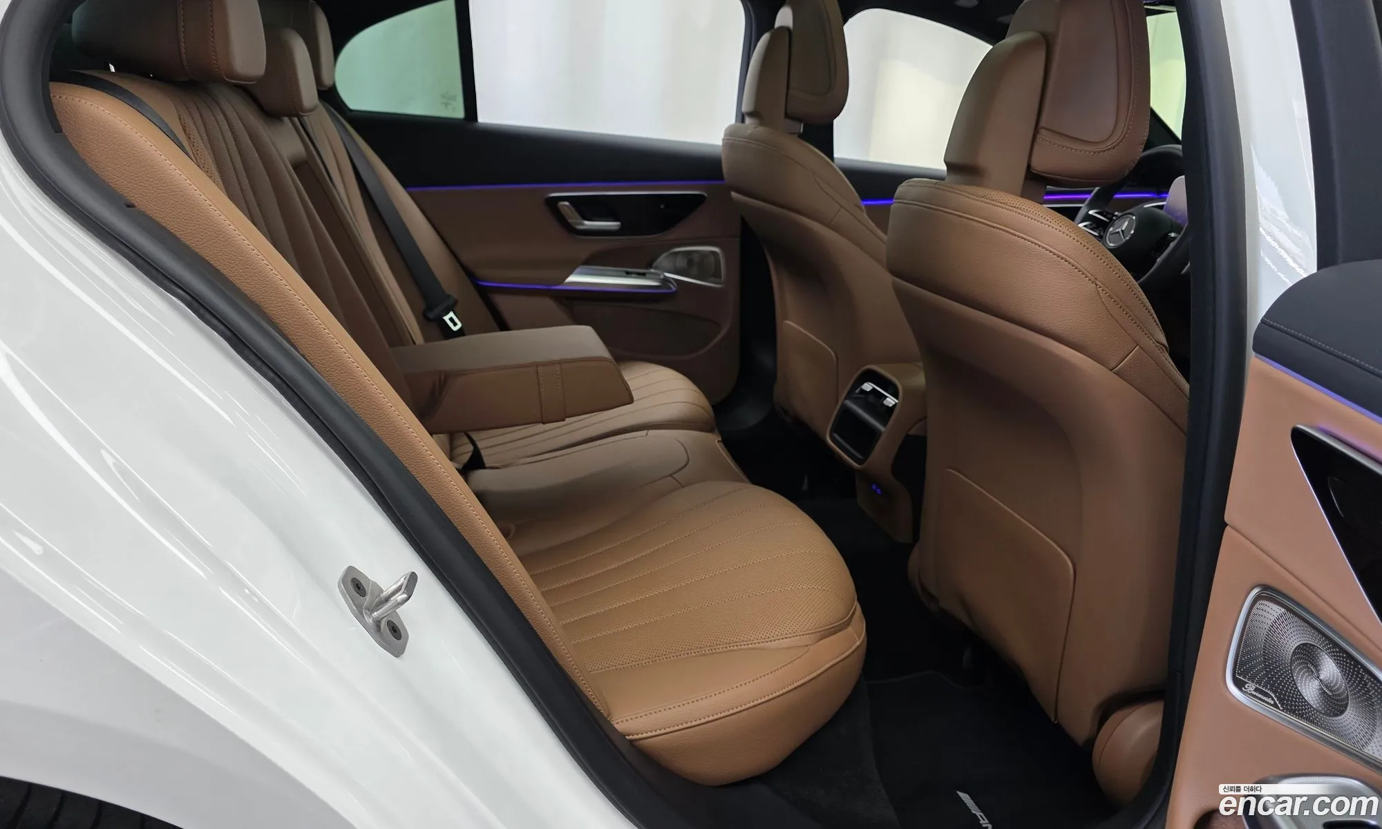 Mercedes-Benz E-Class W214 2025 — 12