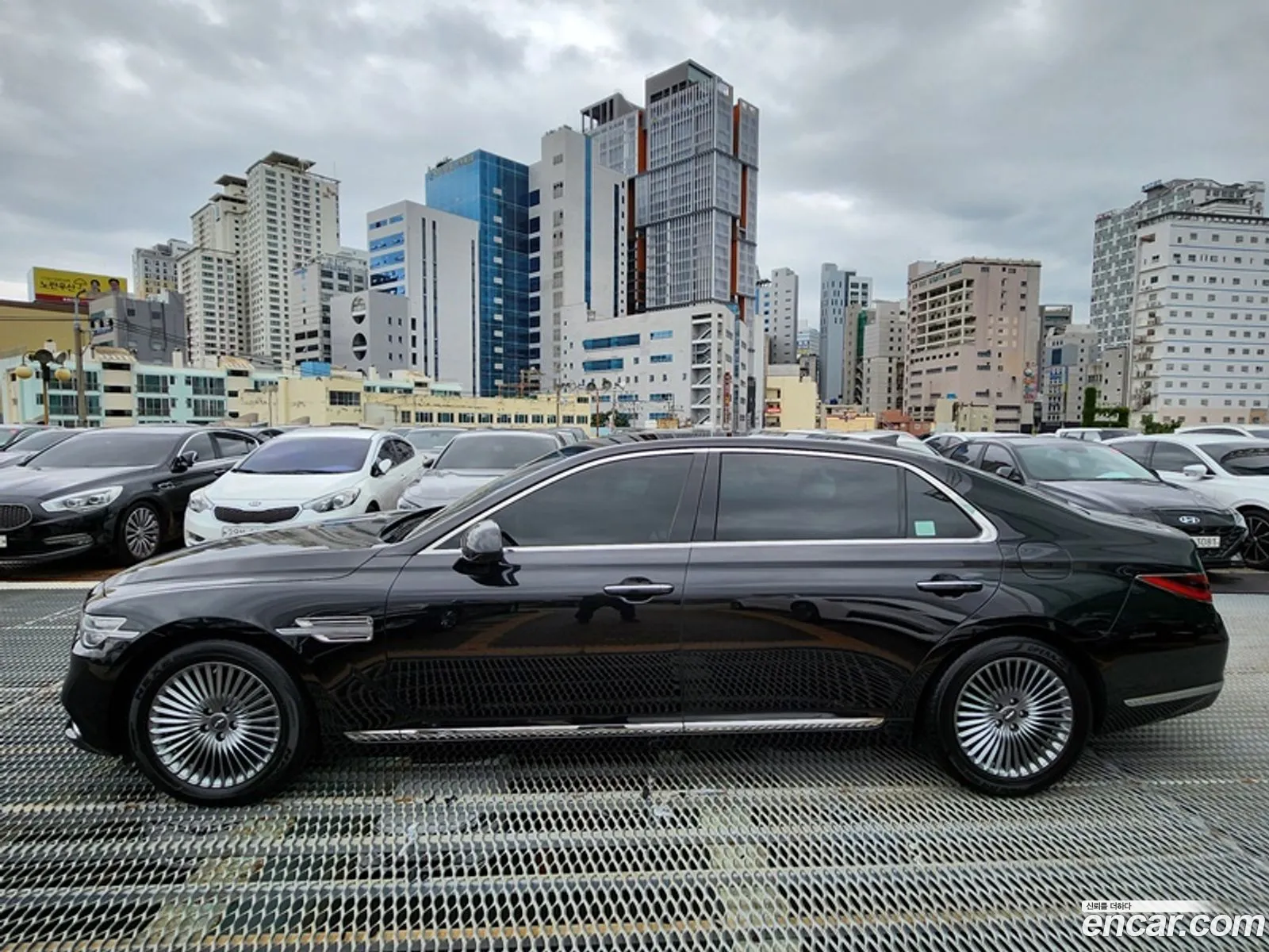 Genesis G90 2019 — 2