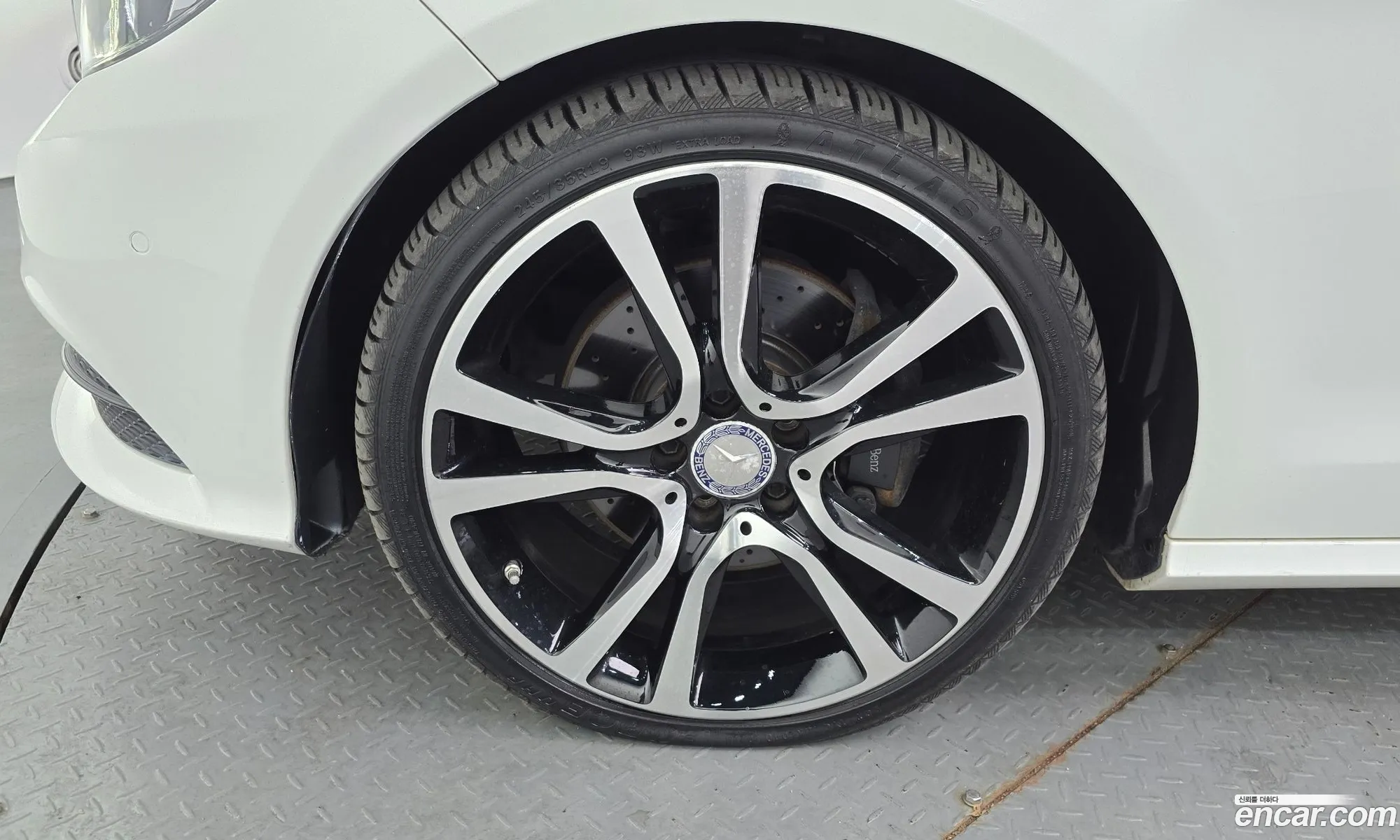 Mercedes-Benz E-Class W212 2015 WDDHF0AB6FB116341 — 12
