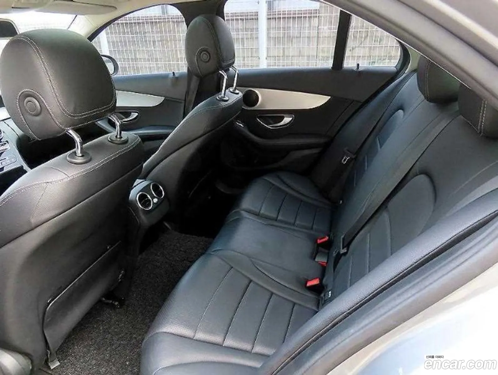Mercedes-Benz C-Class W205 2016 — 10