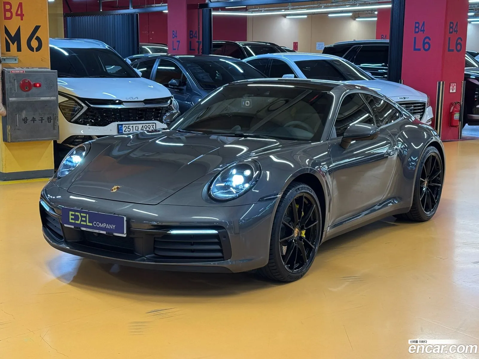 Porsche 911 2020 — 18