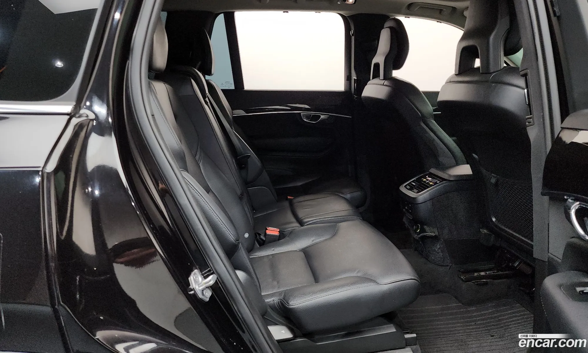 Volvo XC90 2017 — 16
