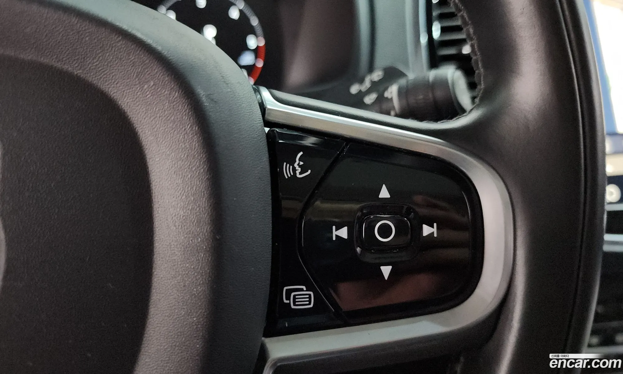 Volvo XC90 2017 — 11