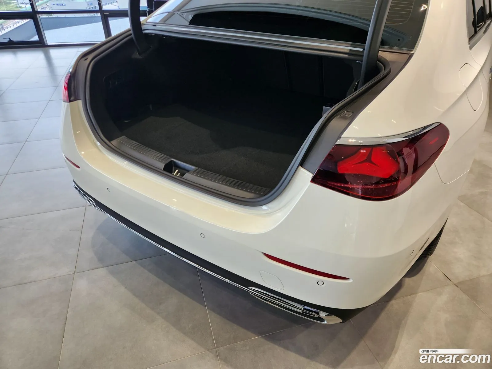 Mercedes-Benz E-Class W214 2025 — 13