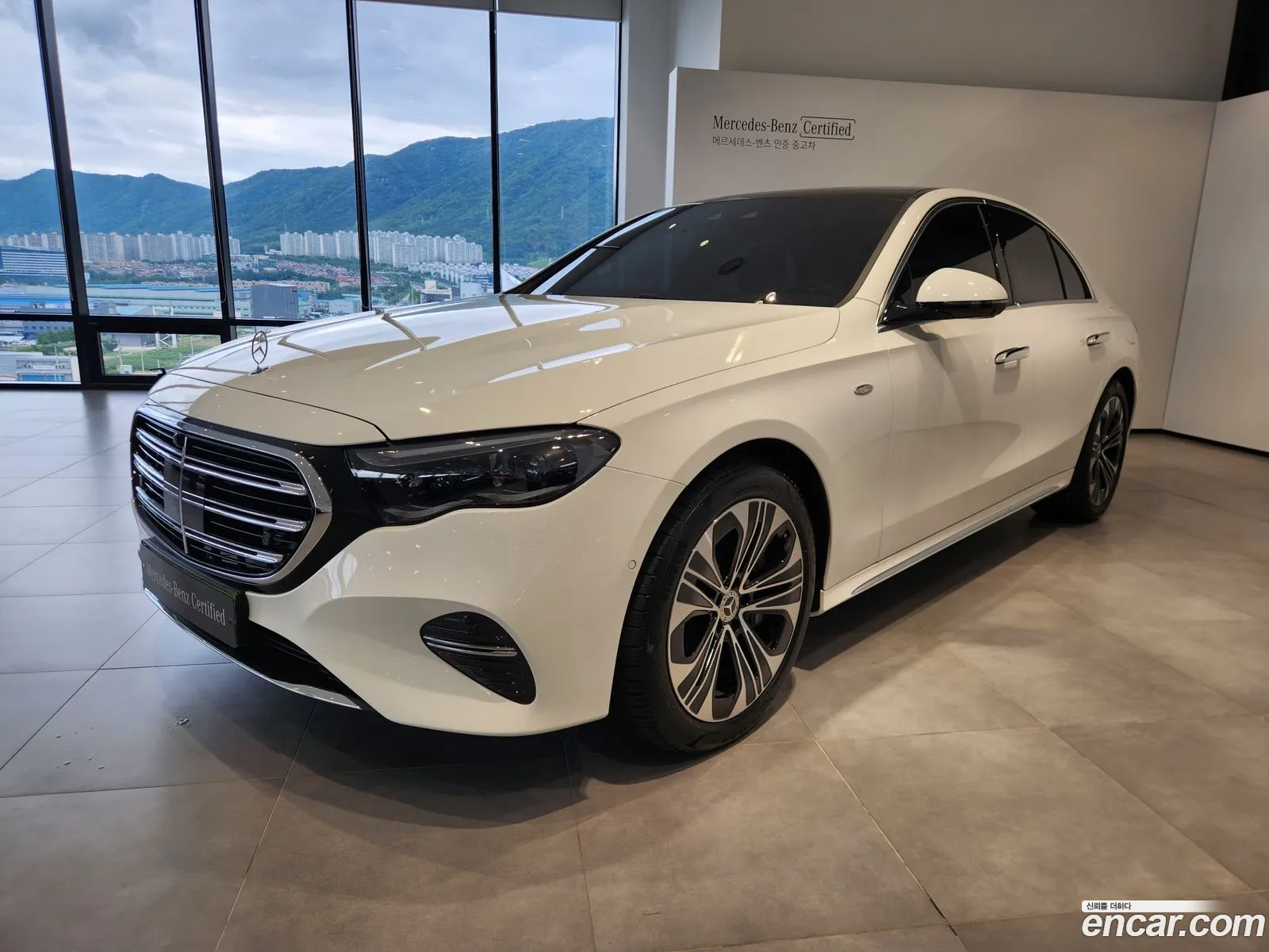 Mercedes-Benz E-Class W214 2025 — 19