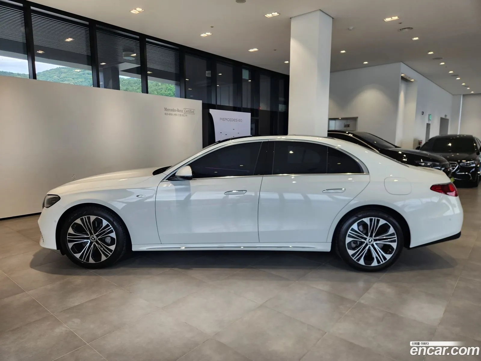 Mercedes-Benz E-Class W214 2025 — 10