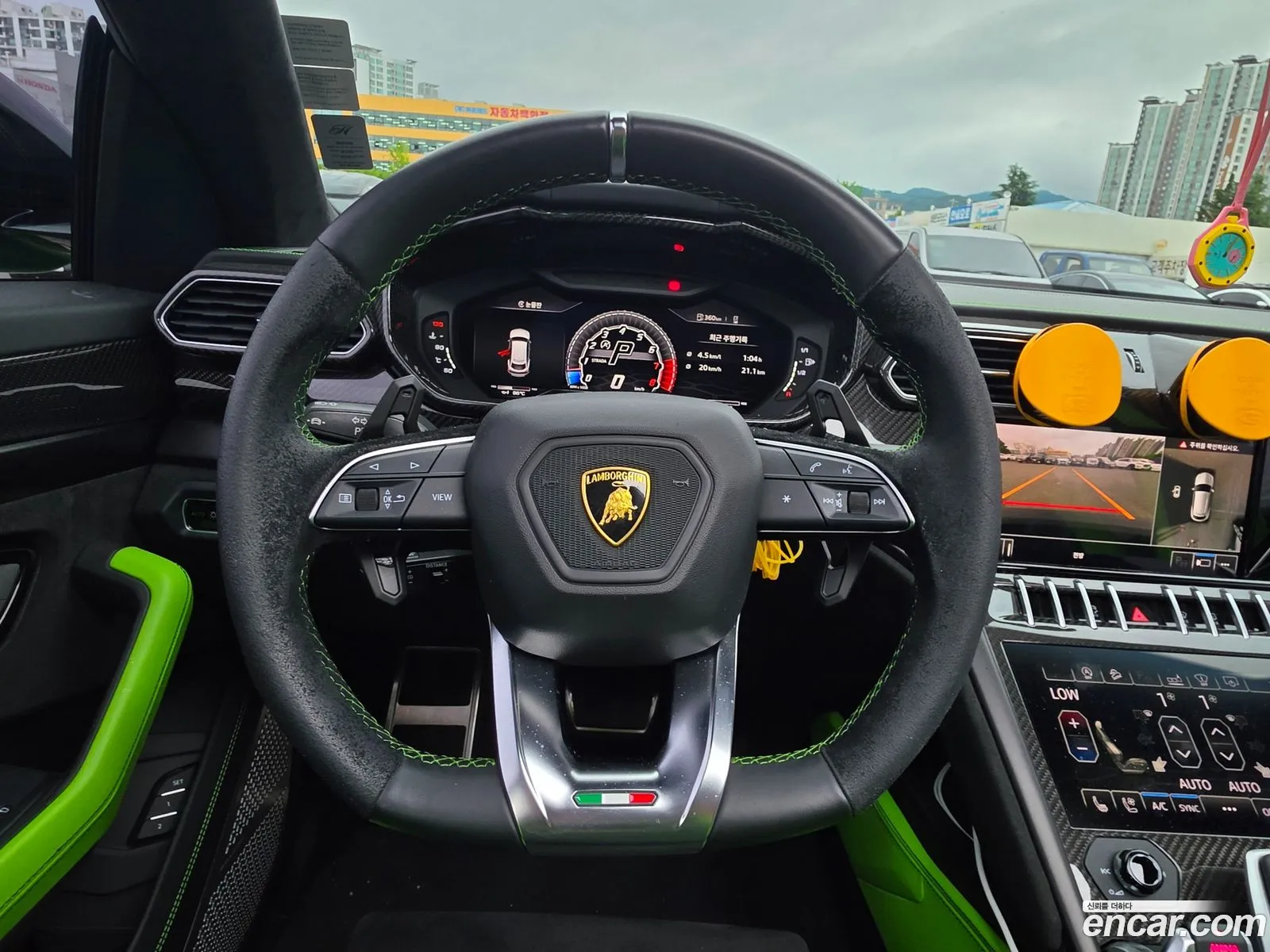 Lamborghini Urus 2021 — 2