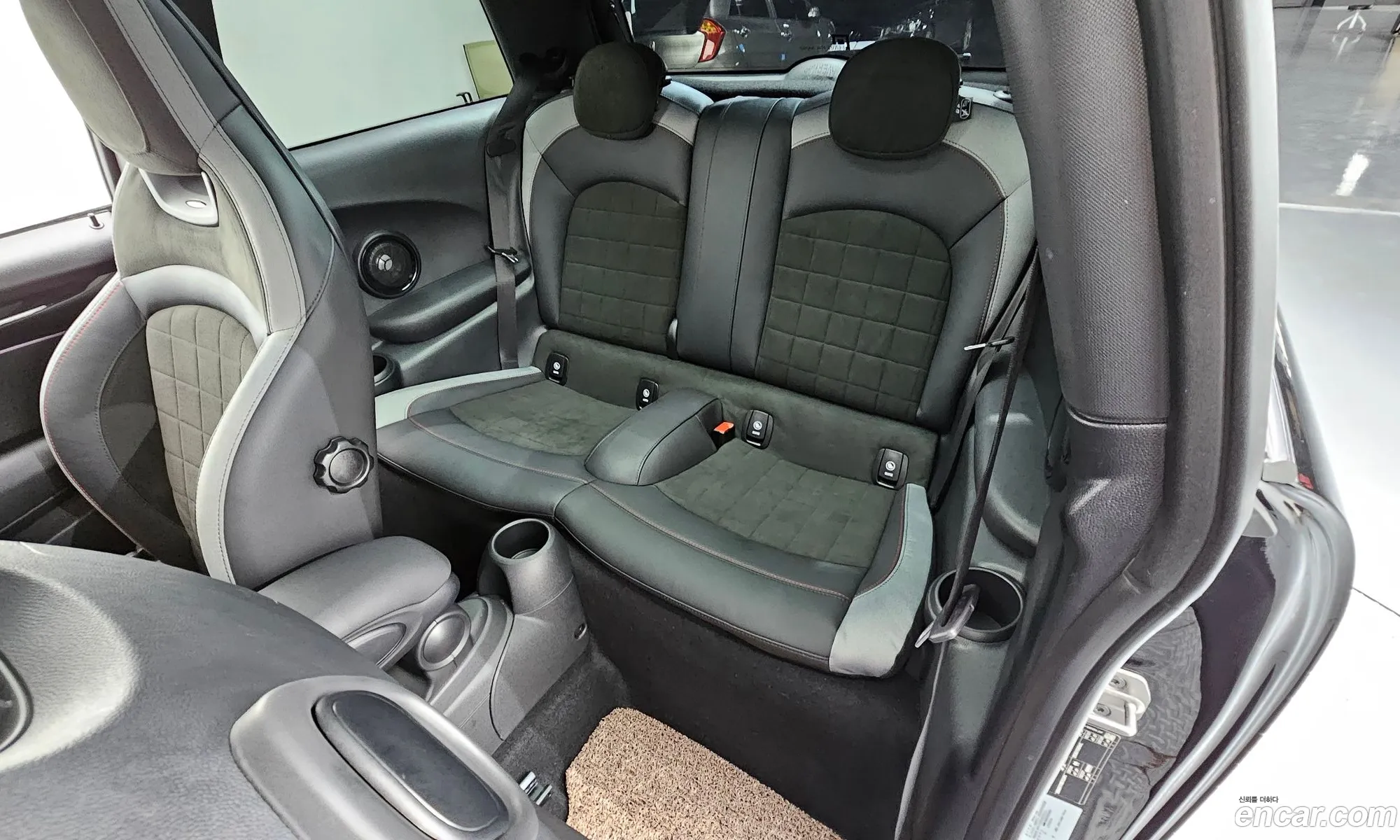 Mini Cooper S 2023 WMW81DH01R2V54951 — 19