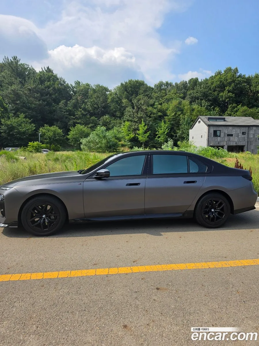 BMW 7 Series 2023 — 8