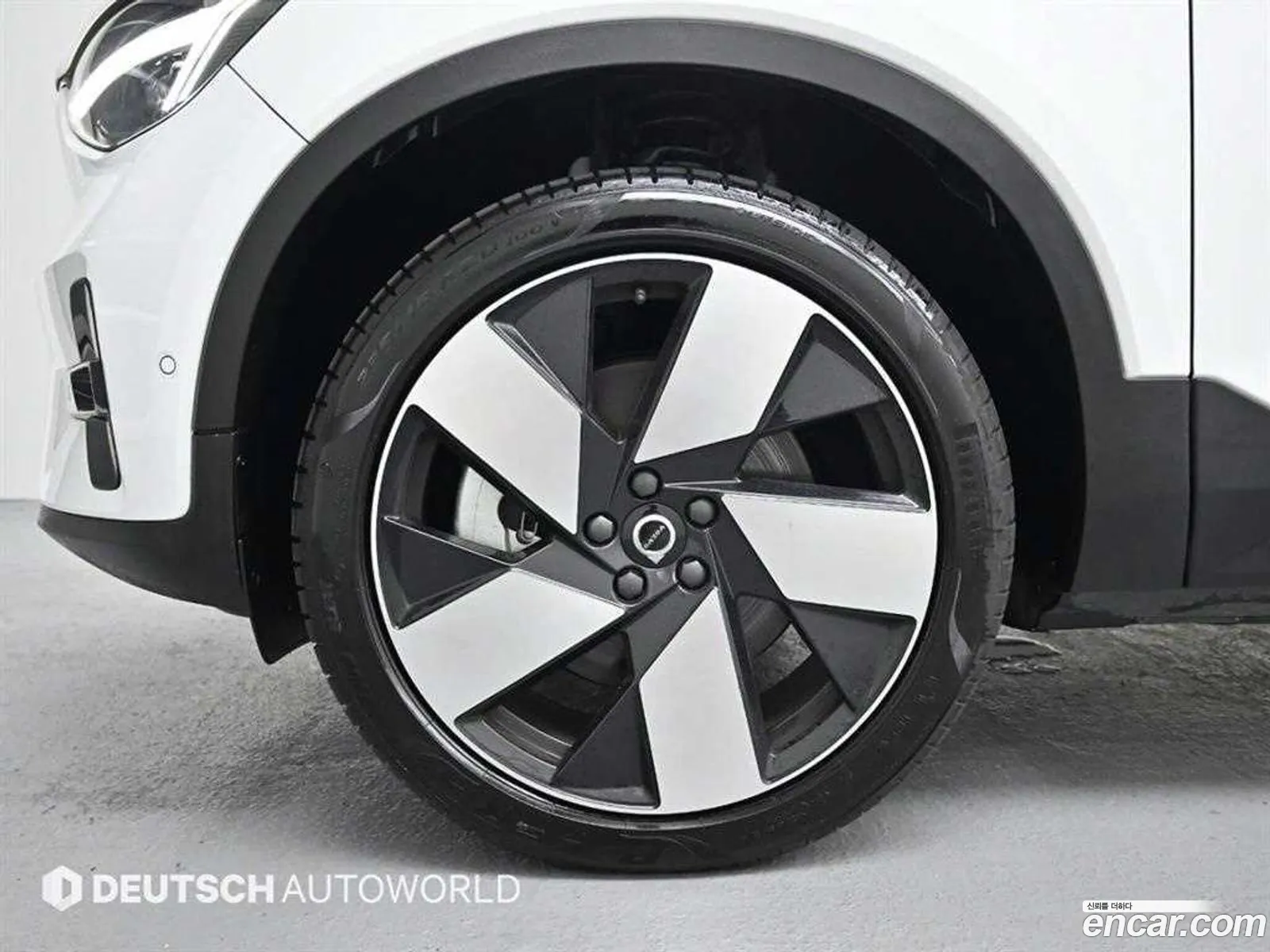 Volvo XC40 Recharge 2024 — 3