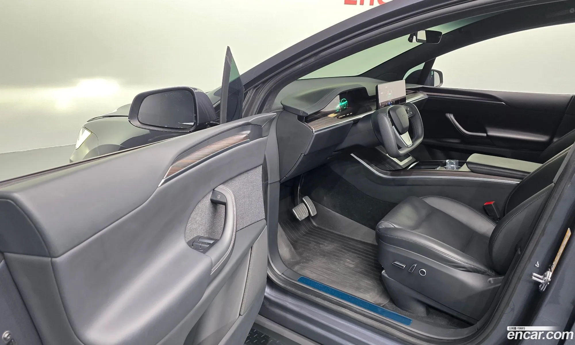 Tesla Model X 2023 — 26