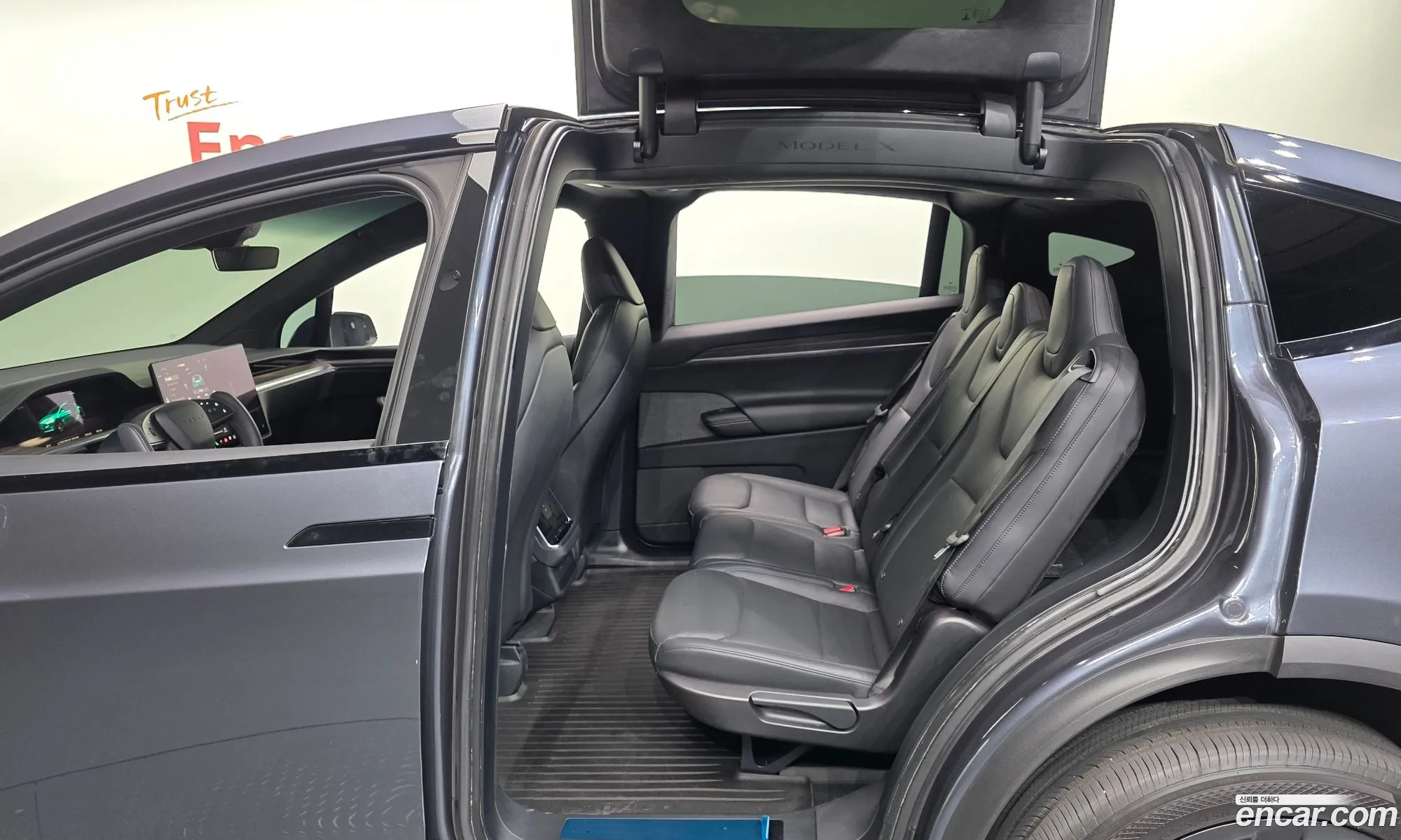 Tesla Model X 2023 — 23