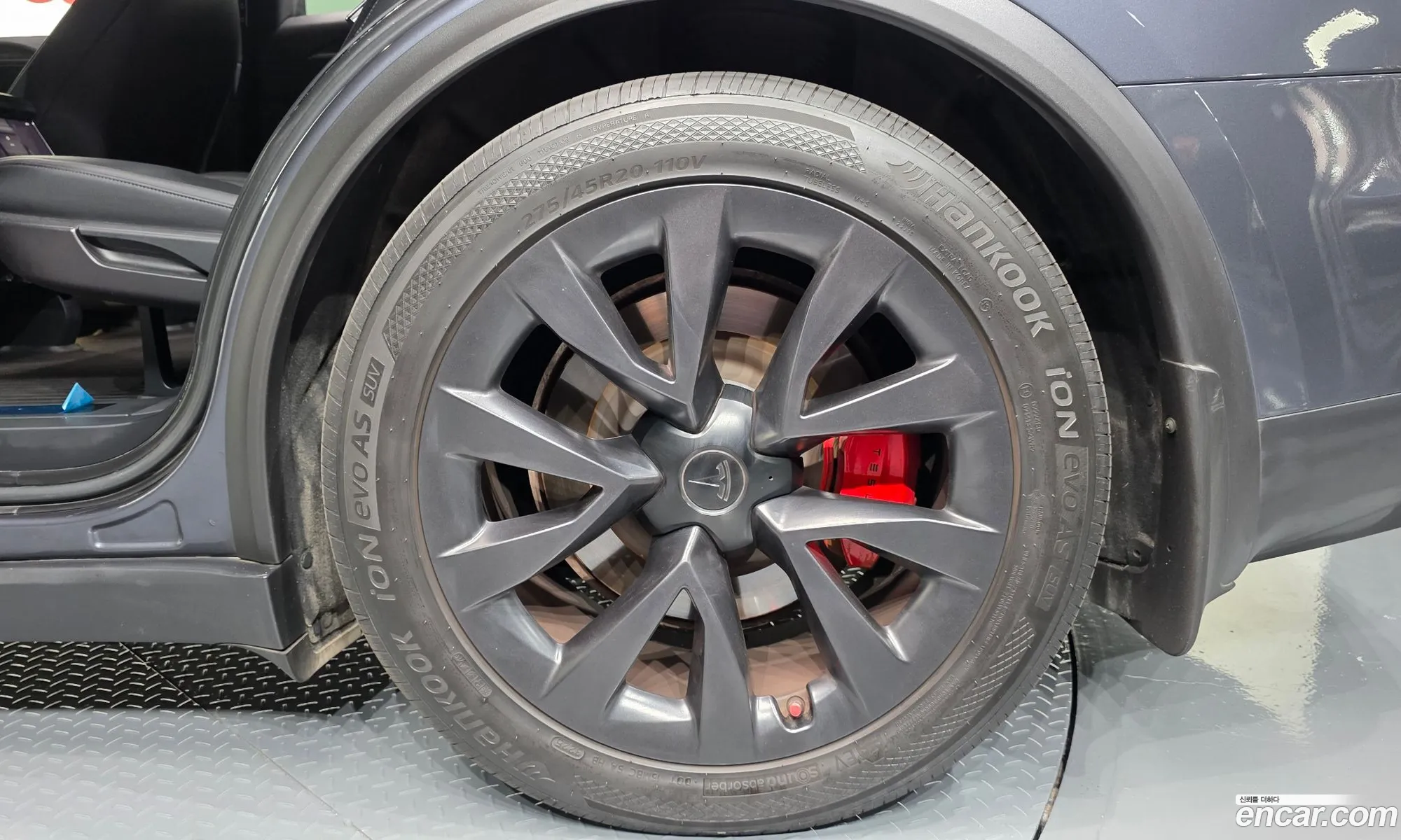 Tesla Model X 2023 — 32
