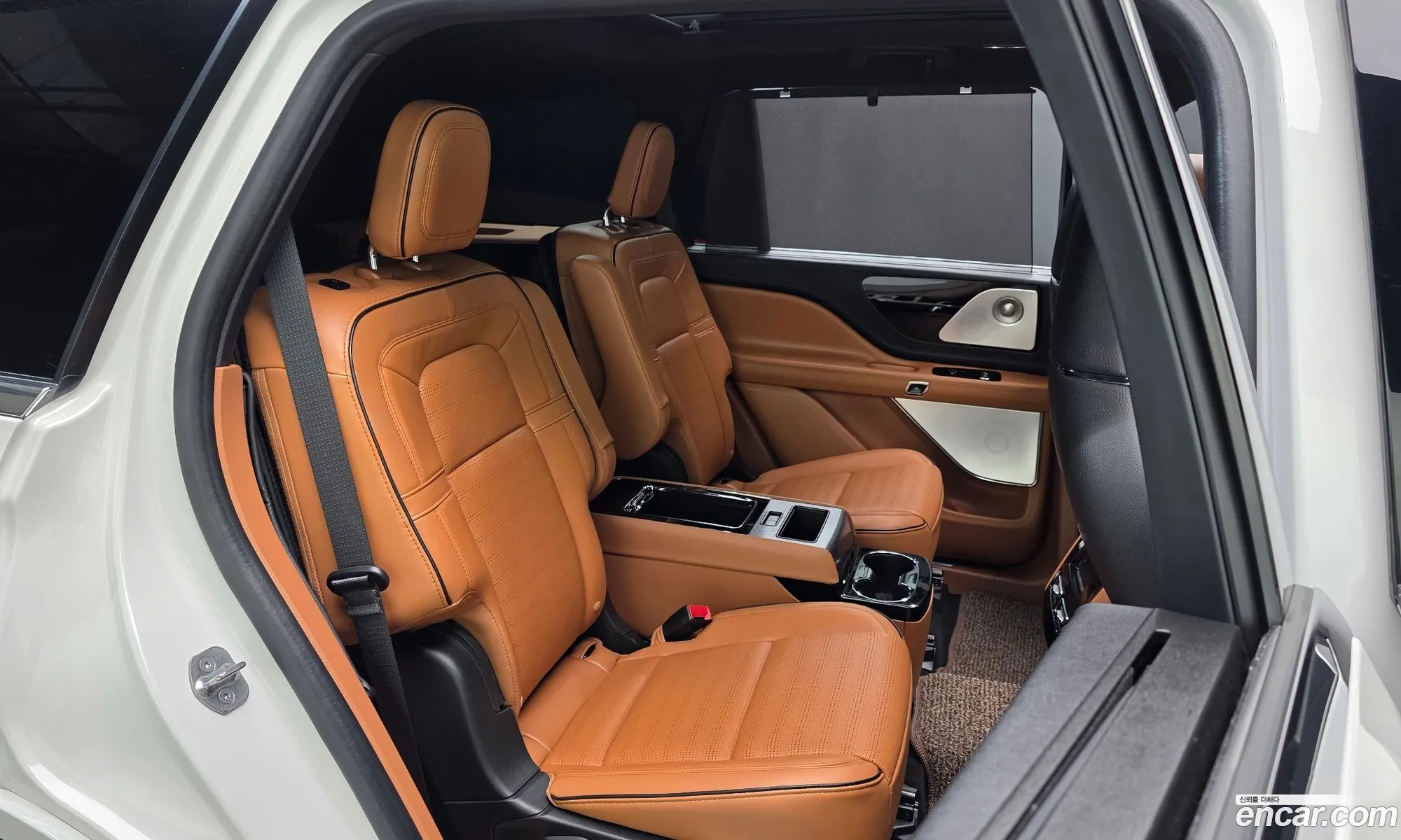 Lincoln Aviator 2023 5LM5J9XC2PGL07199 — 35