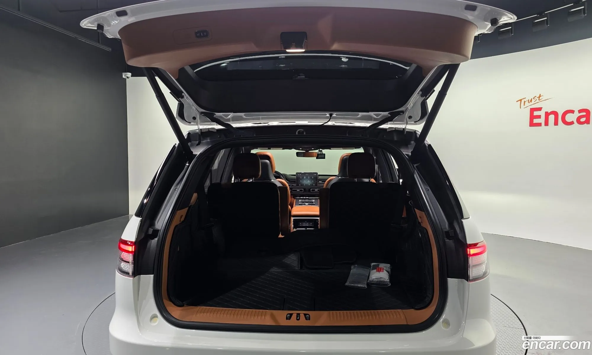 Lincoln Aviator 2023 5LM5J9XC2PGL07199 — 2