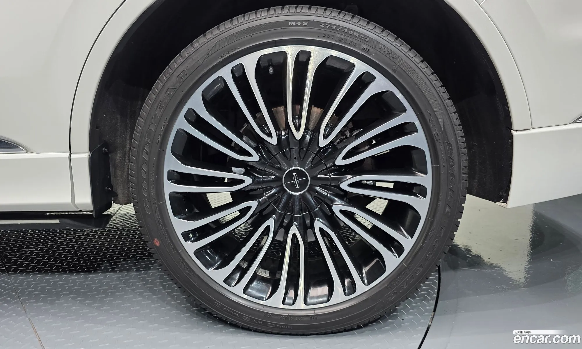 Lincoln Aviator 2023 5LM5J9XC2PGL07199 — 29